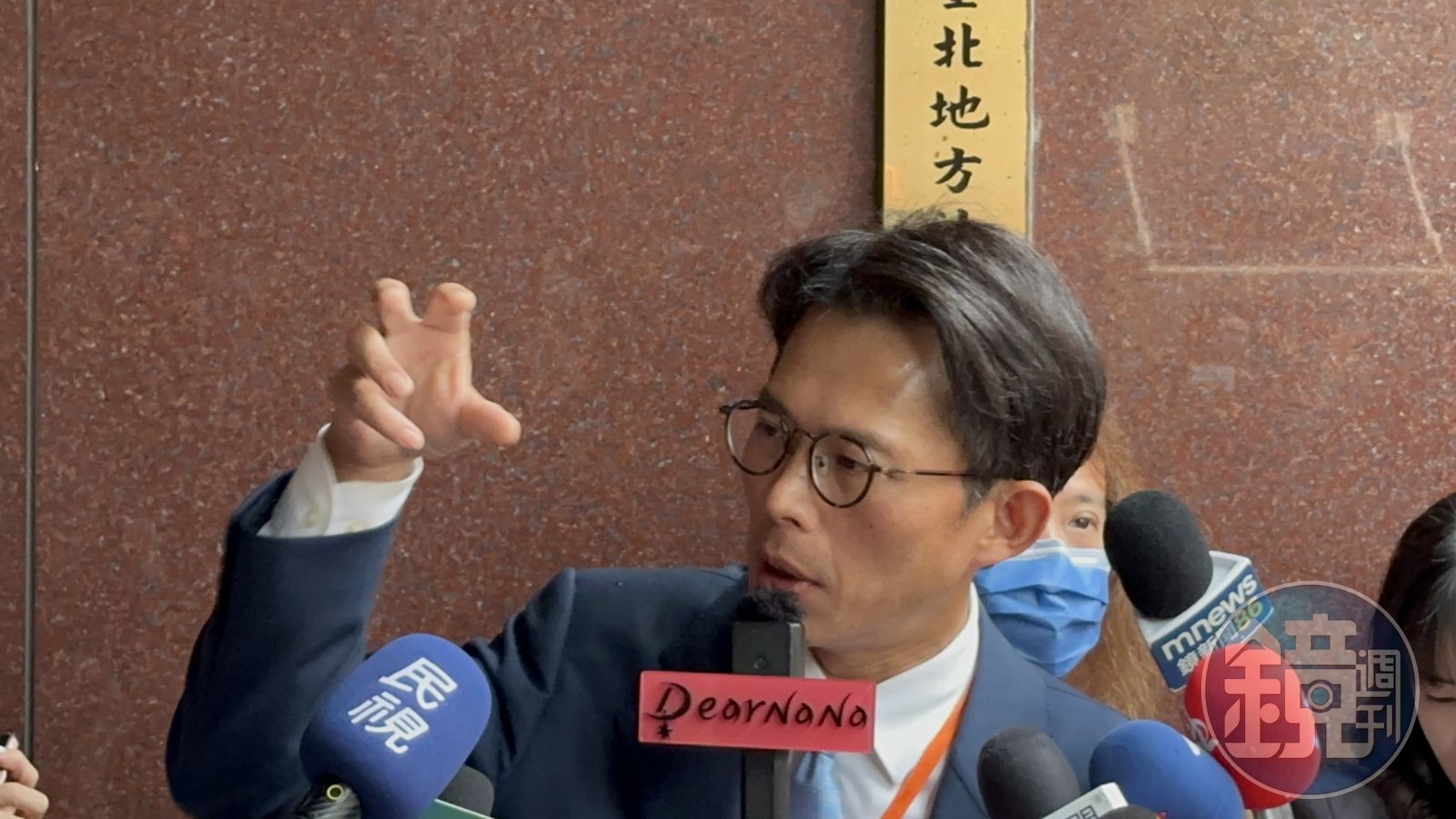 黃國昌表示，如果《鏡週刊》和撰稿記者不道歉，應該律師會採取法律行動。