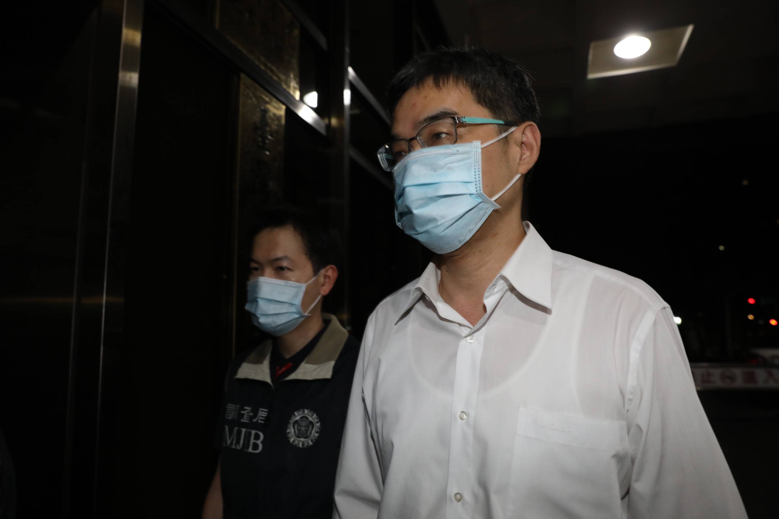 會計師端木正涉帳務申報不實，遭檢方約談後以200萬元交保、後因覓保無著，降保為100萬元。