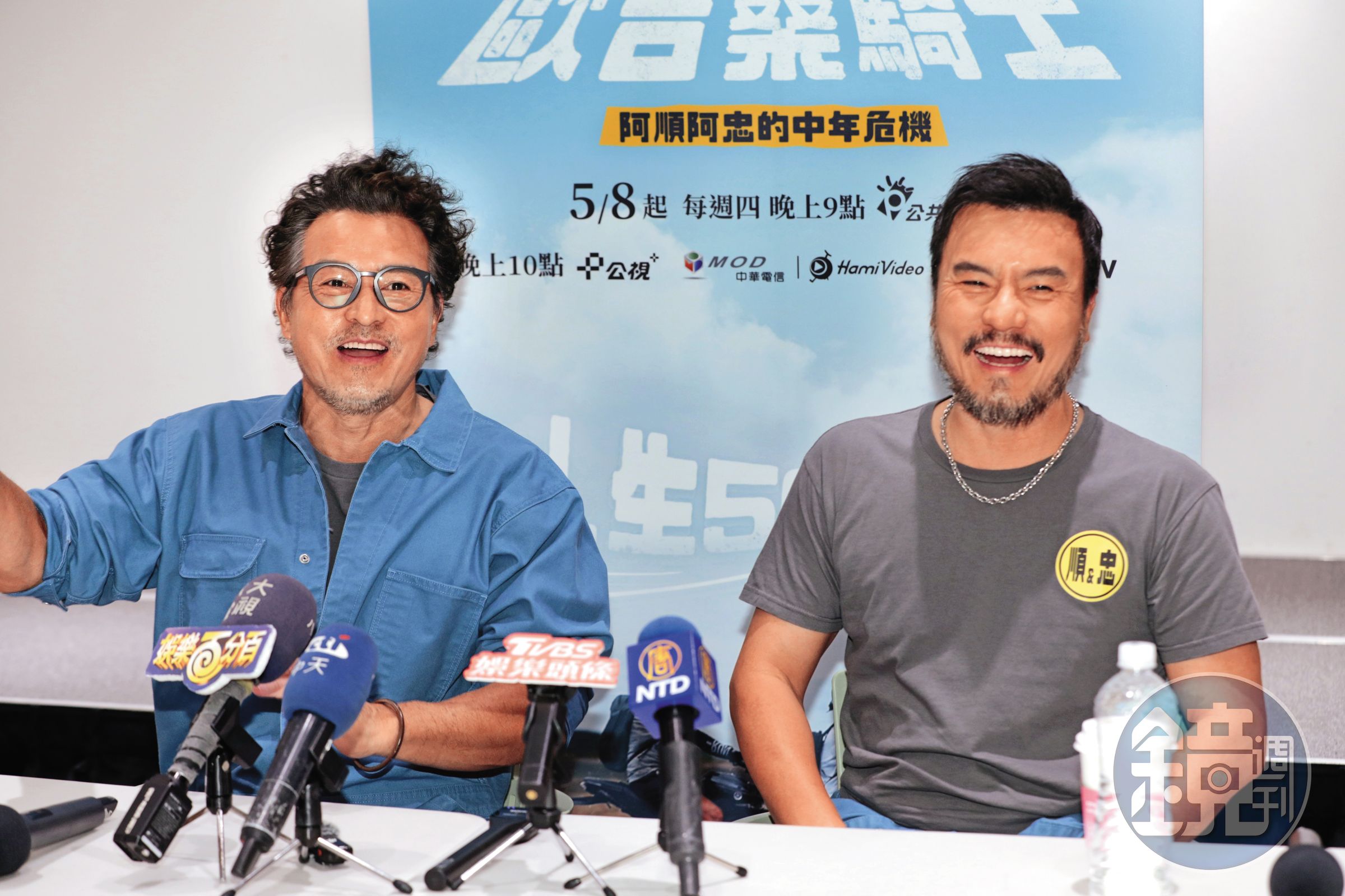 李銘順（左）和弟弟李銘忠（右）近期也在公視推出實境節目《歐吉桑騎士》。