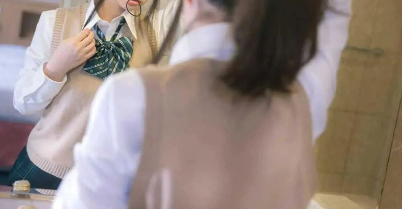 女高中生想交醫師男友，因此透過交友軟體尋找對象，卻慘被計程車司機「一人分飾兩角」騙砲還拍裸照。（示意圖，pakutaso）