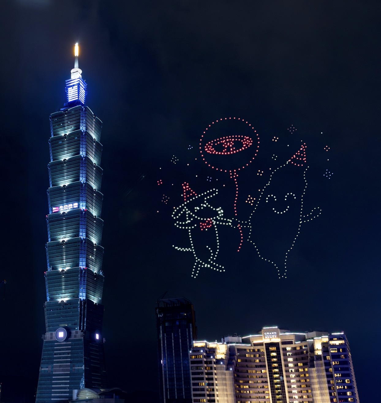 台新新光金控吉祥物Richart頭戴生日帽，牽手Q版台灣躍上夜空，陪伴民眾歡慶雙十。