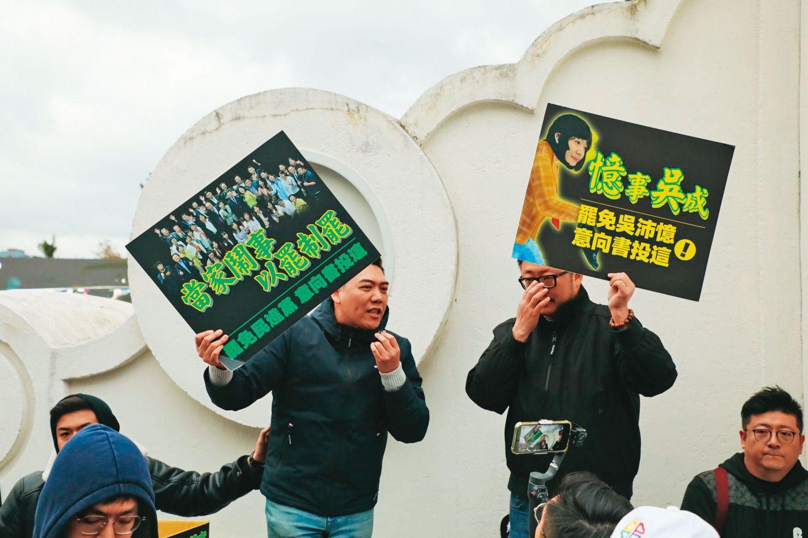 罷免綠委吳思瑤、吳沛憶案備受關注,台北市可望成為藍營罷綠示範區。(翻攝賴苡任臉書)