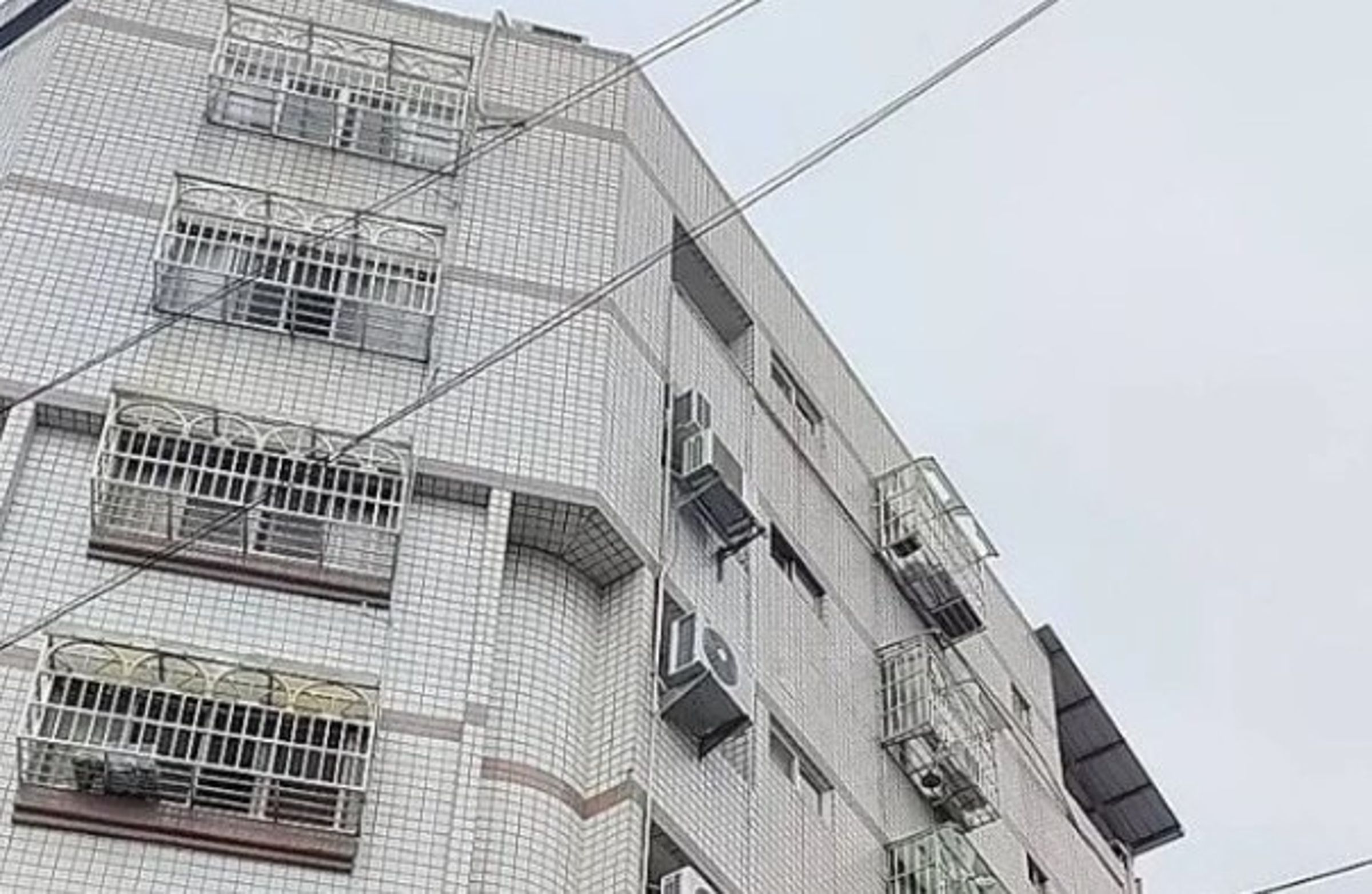 台中市太平區振福路某大樓昨日凌晨發生社區租戶公然自屋內朝外開槍射擊事件。(google maps)