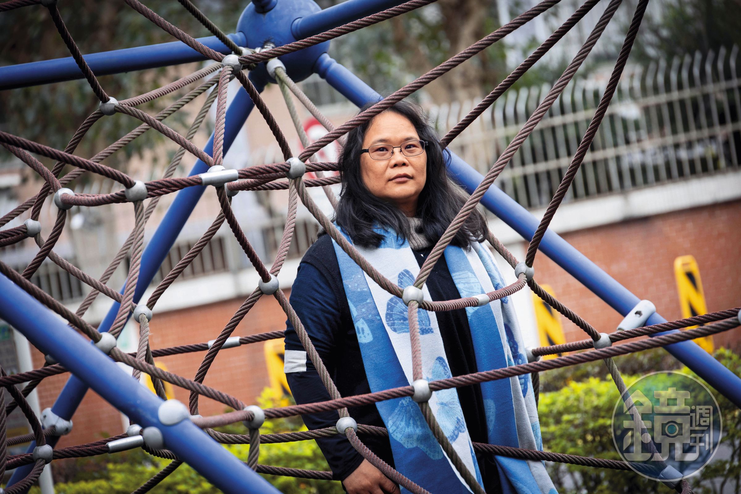 人生故事比小說劇情還跌宕起伏,黑潔明卻一直抱持正面想法,在作品中植入快樂元素。