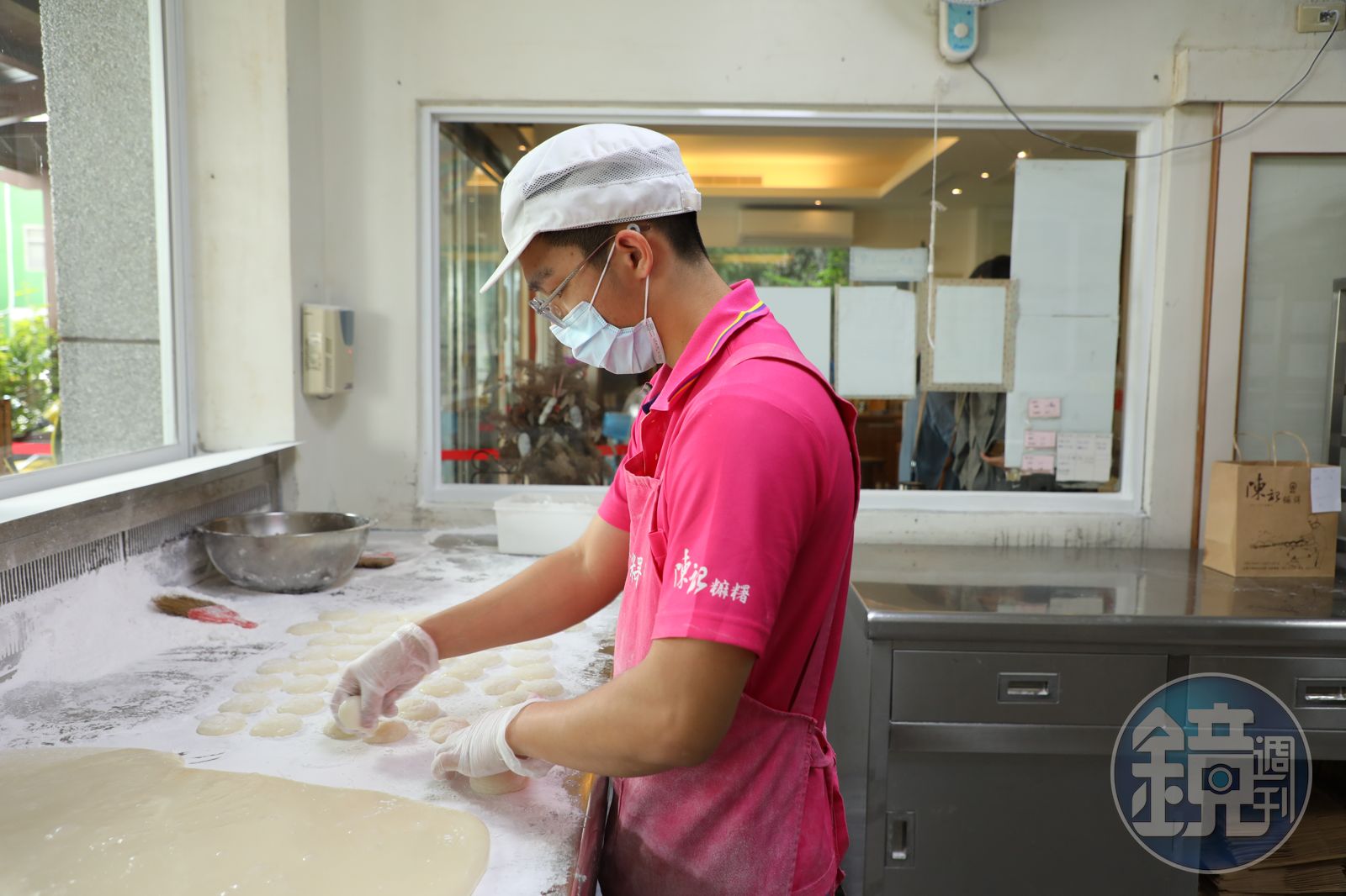 陳記多年來堅持手工製作，且製作過程透明，商品皆是當日現做，售完為止。