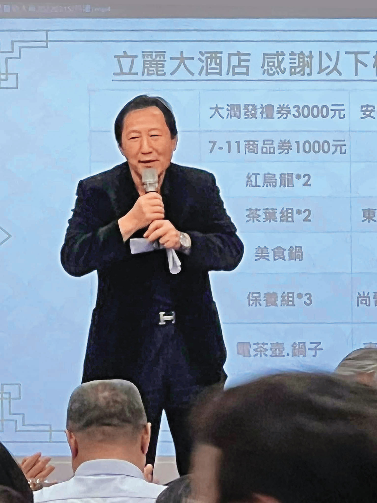 吳俊立過去被外界認為是立麗大酒店經營者,如今經營階層交棒吳家二代。(翻攝吳俊立臉書)