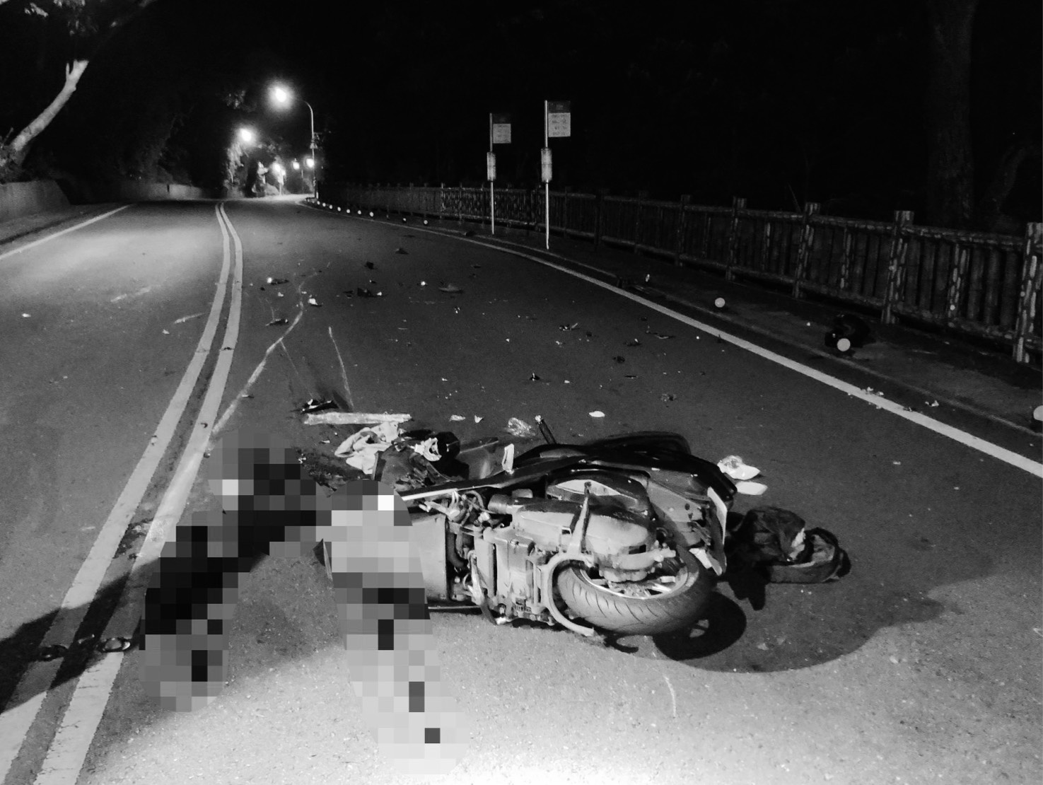 仰德大道發生嚴重車禍，現場畫面曝光。（警方提供）