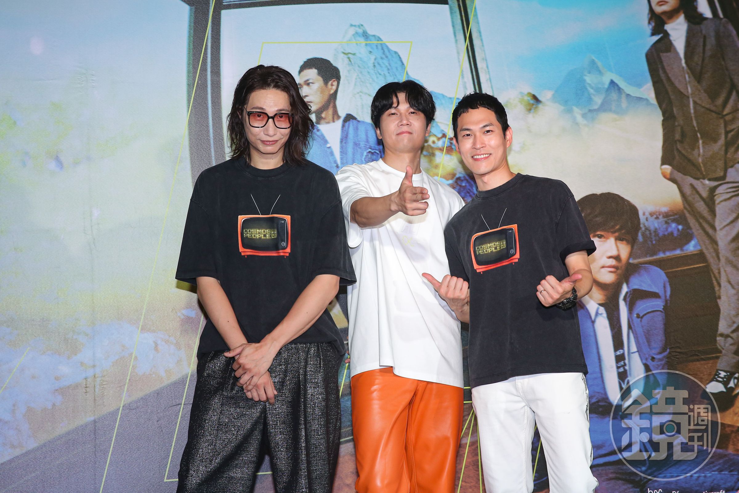 宇宙人圓滿結束20週年演唱會，開心為自己比讚。