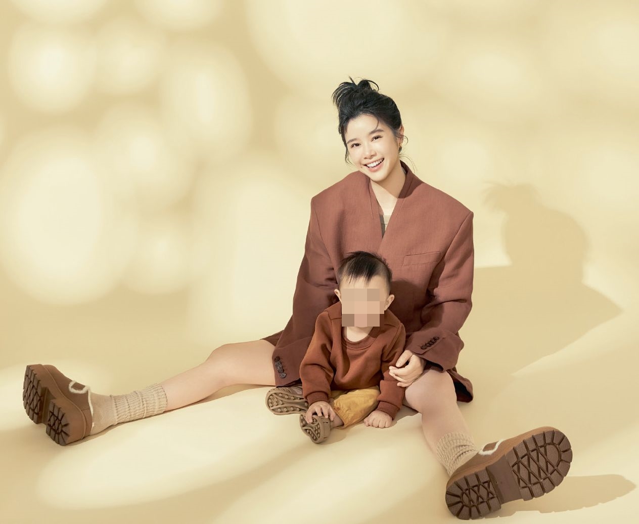 李佳穎帶兒子登上雜誌封面。（嬰兒與母親雜誌提供）