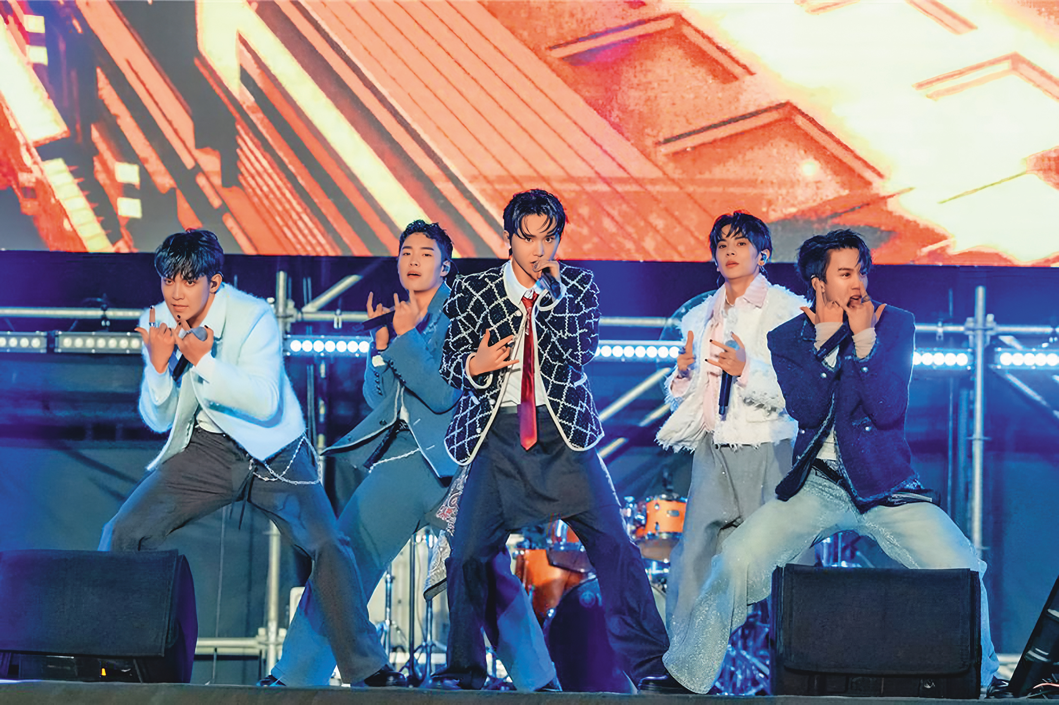 AcQUA源少年經過成員當兵、留學等變動，今年跨年演唱會全員合體，別具意義。左起林毓家、須弘道、黃峯茗、盧佾暘、李秉諭。（種子音樂提供）
