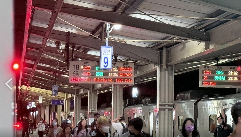 3月27日台鐵山佳站發生事故,當日201趟列車大誤點,超過2萬名旅客受影響。