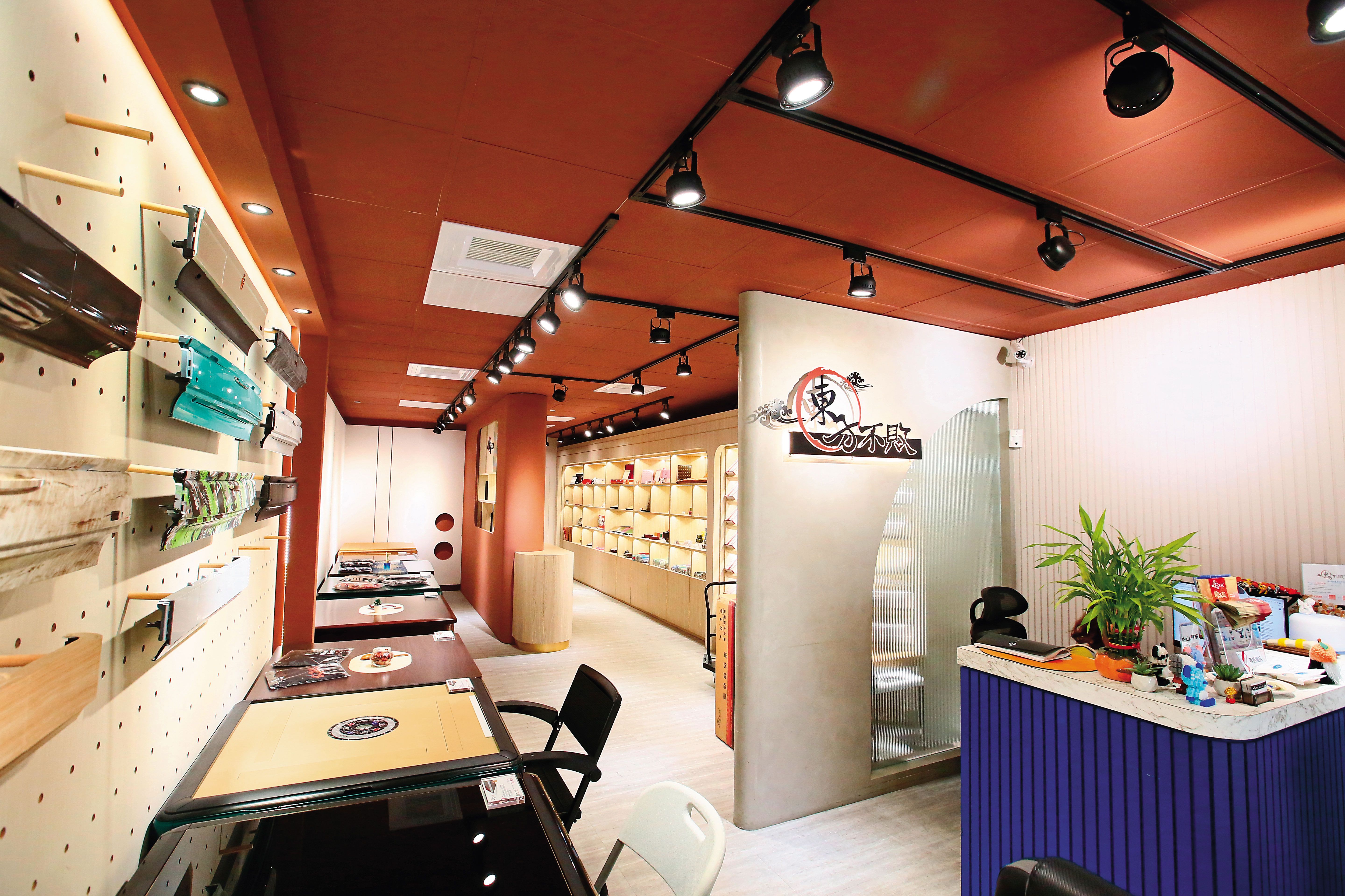 東方不敗台北中山門市裝潢新穎，頗像精品店。
