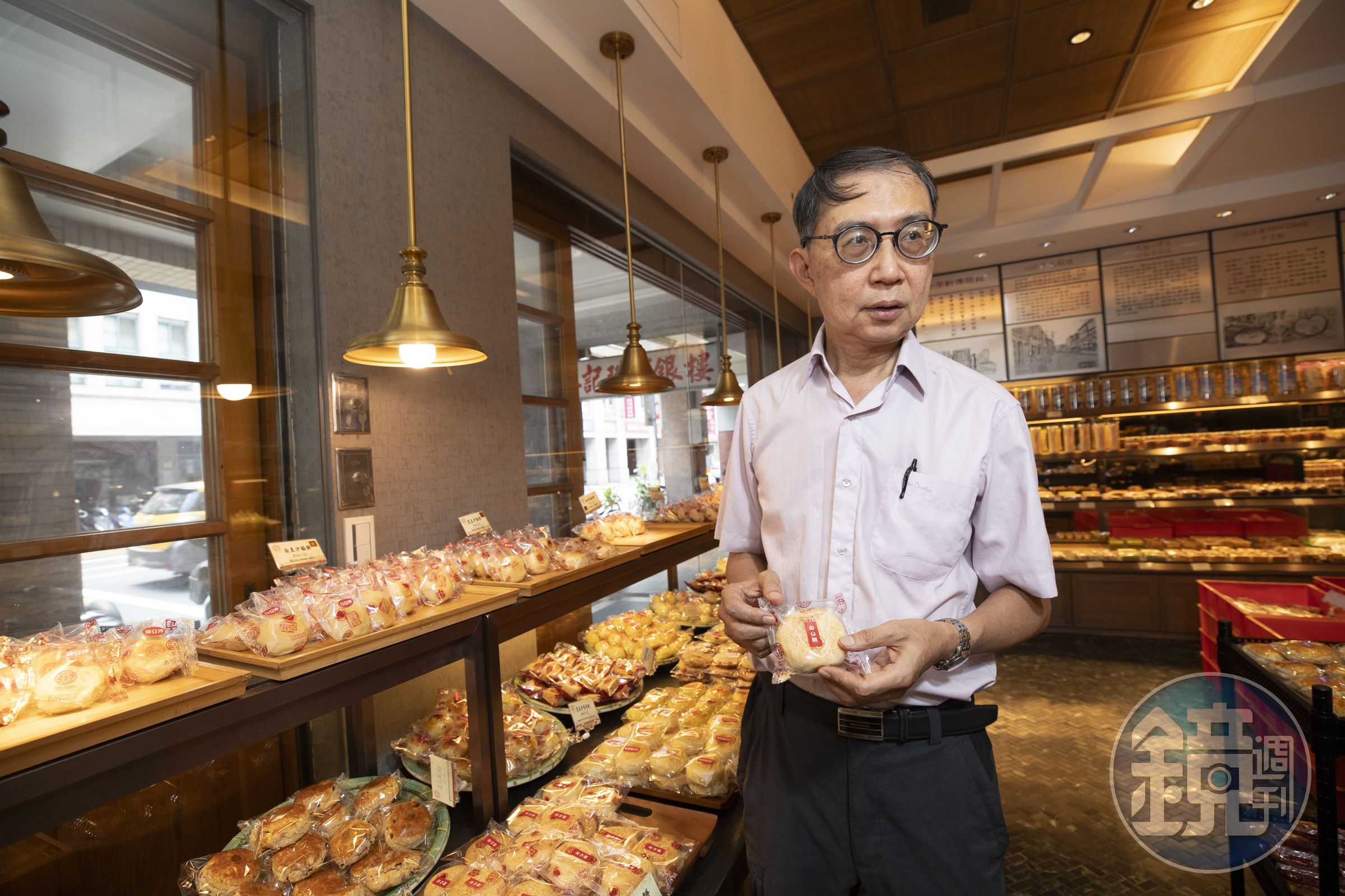 邱獻德靠貼心服務抓緊客人，不少知名大企業、廟宇都是常客。