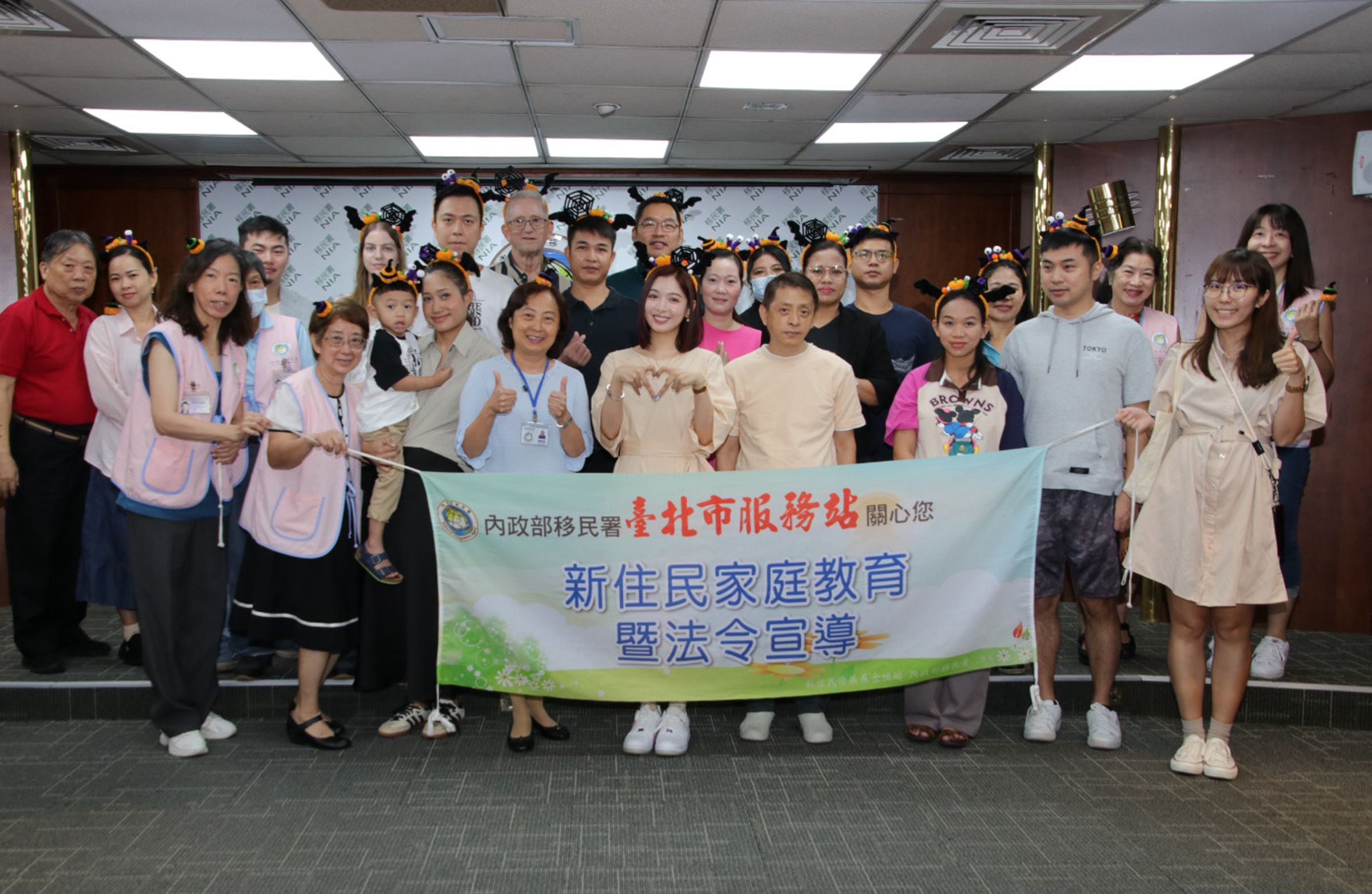 移民署北區事務大隊台北市服務站邀請來自馬來西亞的實力派演員劉倩妏,分享來台打拚心得。(移民署提供)