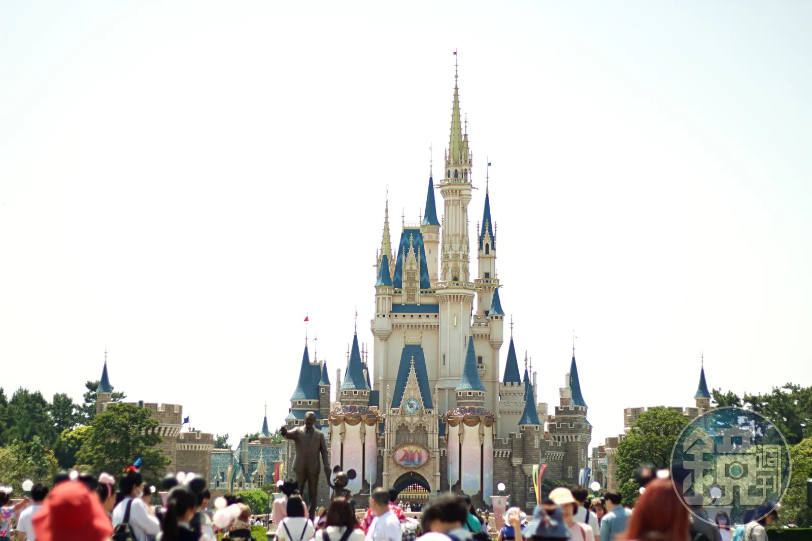 男友家人邀請自己去日本遊玩，其中東京迪士尼行程讓女大生心癢癢，但想到要花10萬元就相當猶豫。（本刊資料照）