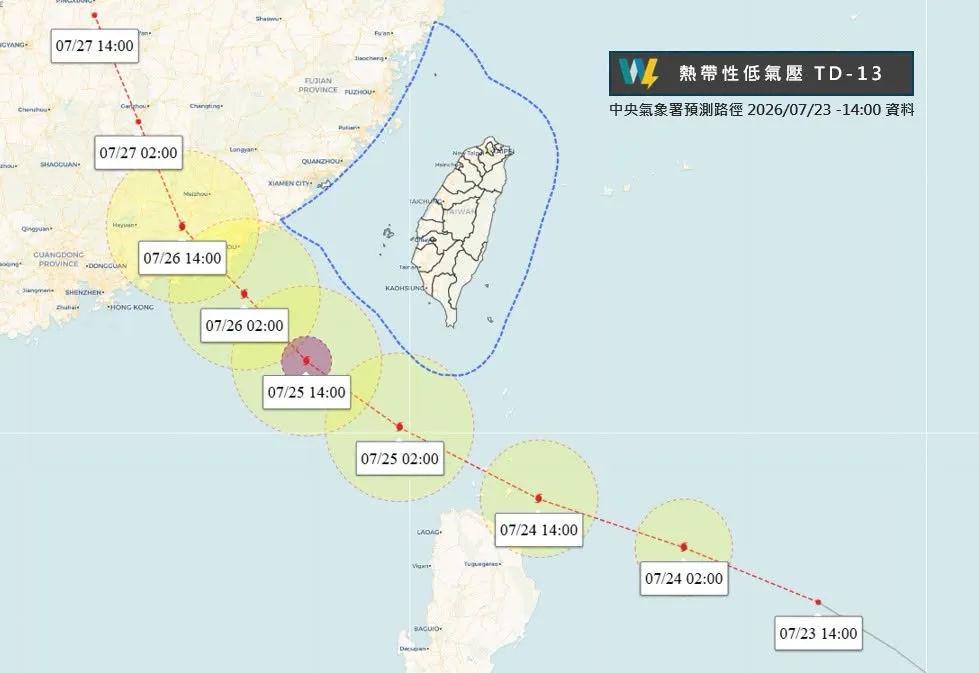 熱帶性低氣壓TD13今日14時的中心位置於北緯16.9度、東經127.9度，以每小時26公里速度，向西北西進行。（翻攝自臉書@天氣職人-吳聖宇）