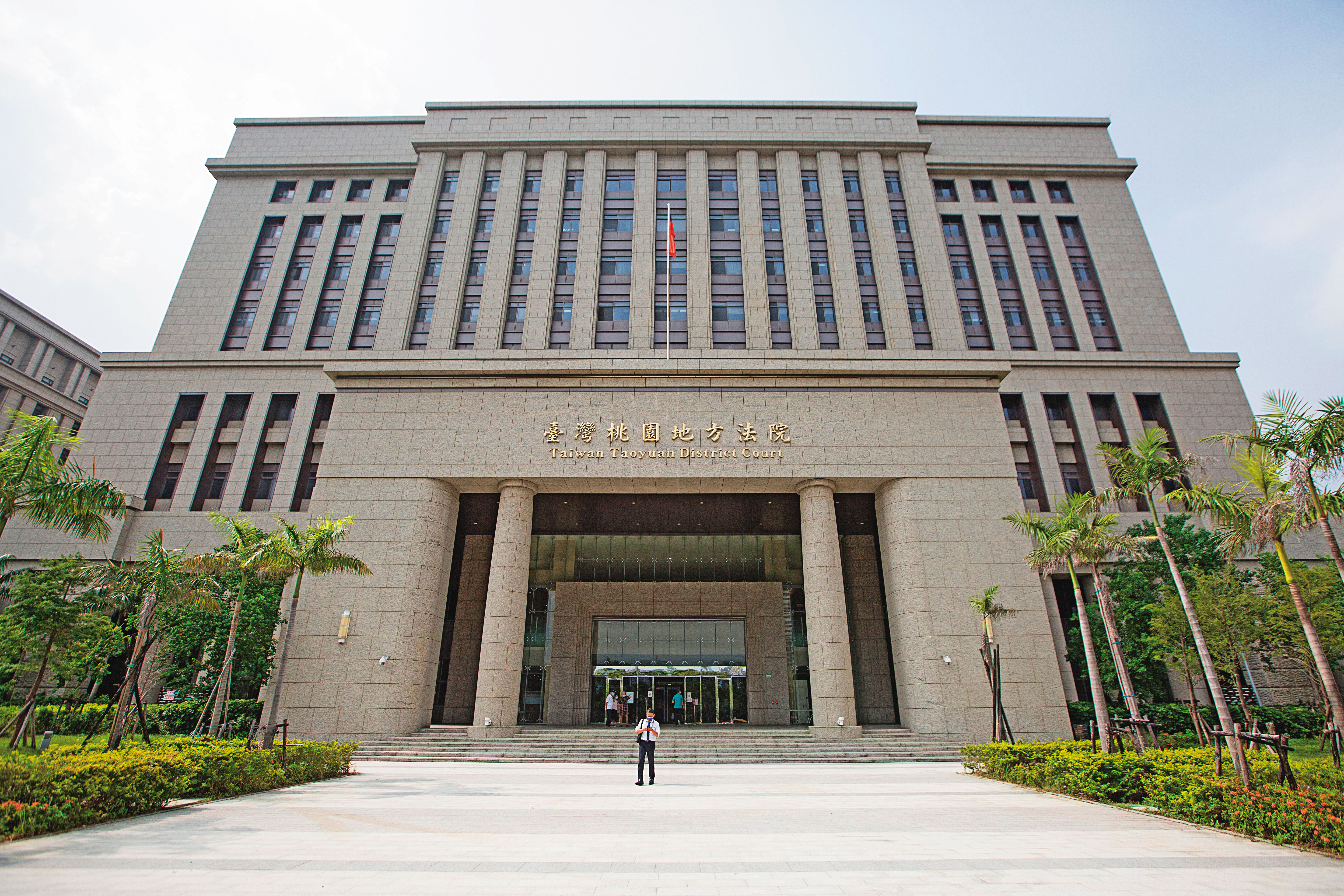 林男被桃園地院（圖）裁定20萬元交保後，旋即再度逃逸，引起自救會成員不滿。