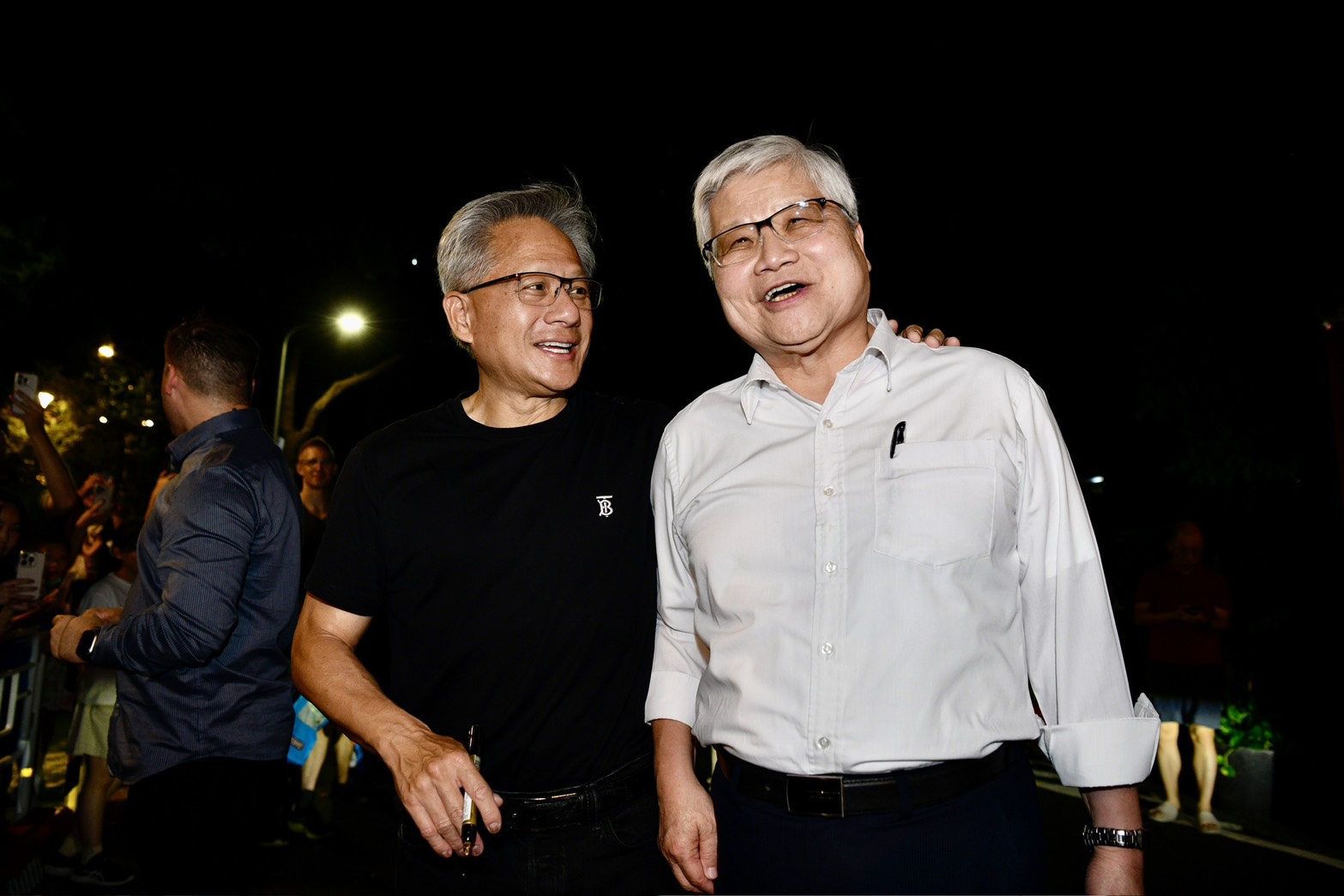 黃仁勳今將搭私人專機來台，首站到台南台積電參訪3奈米廠，預計明將在台積電運動會和魏哲家同台。圖為今年8月黃、魏在台北餐敘。（鏡報李智為）