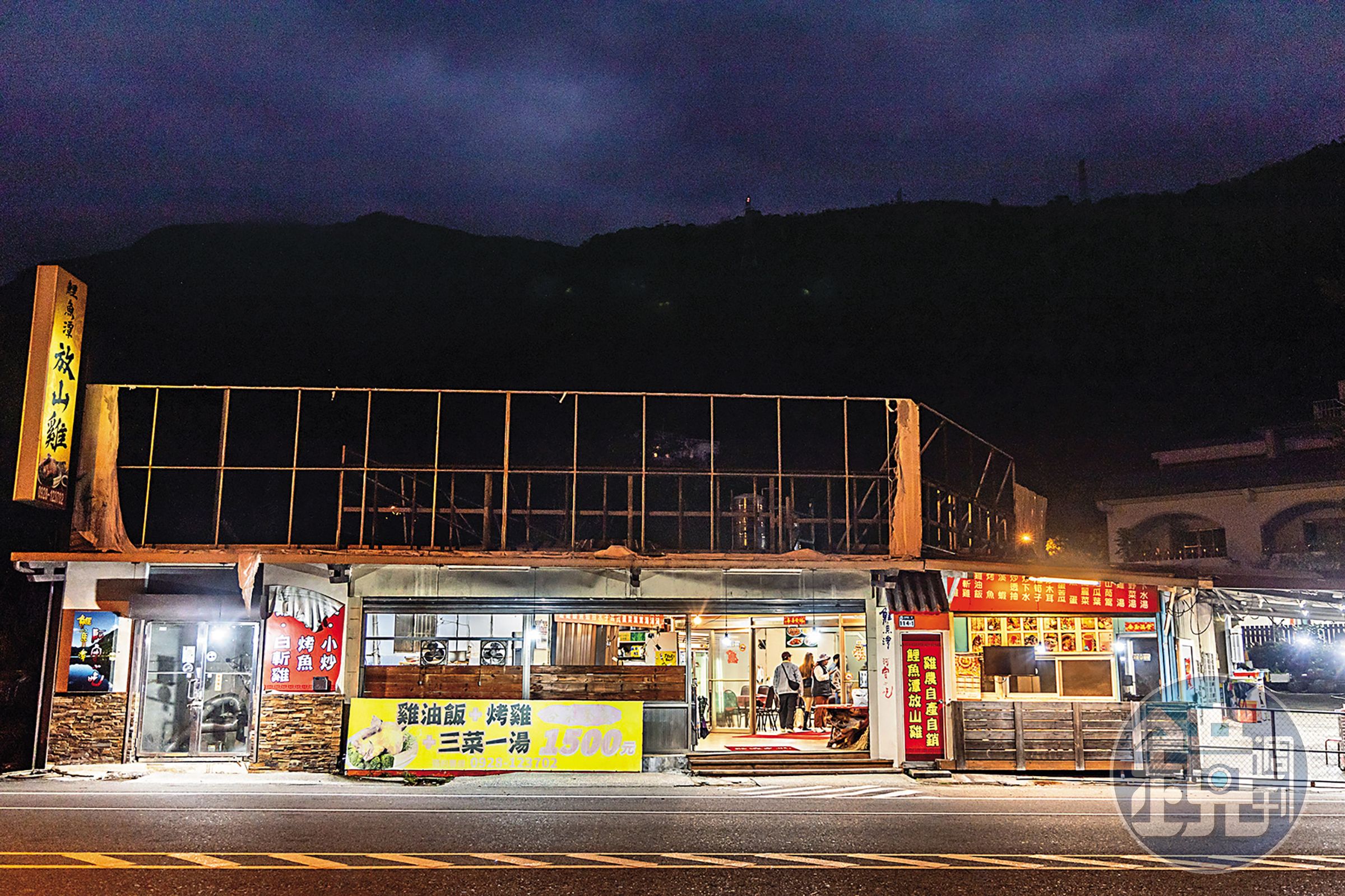 「鯉魚潭放山雞」座落於花蓮鯉魚潭畔西側。