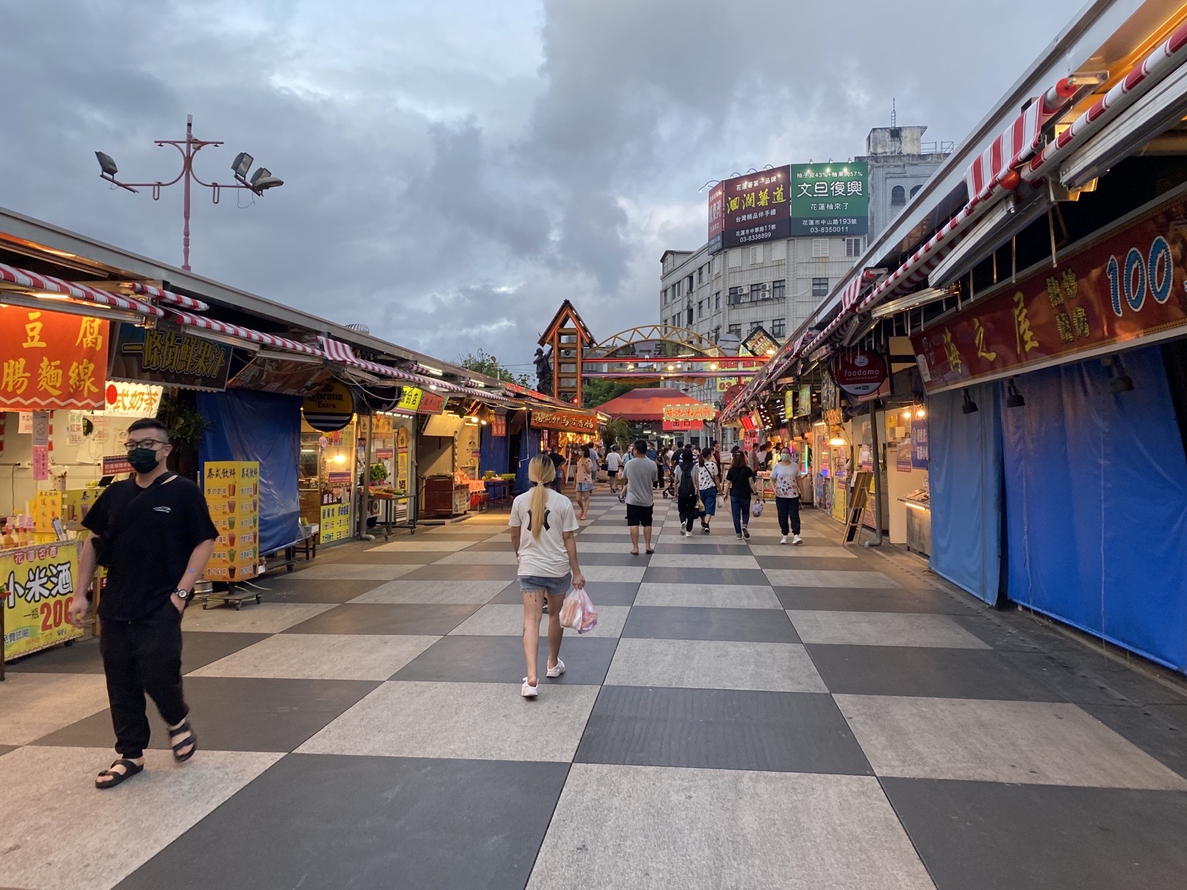 為振興花蓮旅遊，觀光署已將住房補助加碼為平、假日一律1,000元。