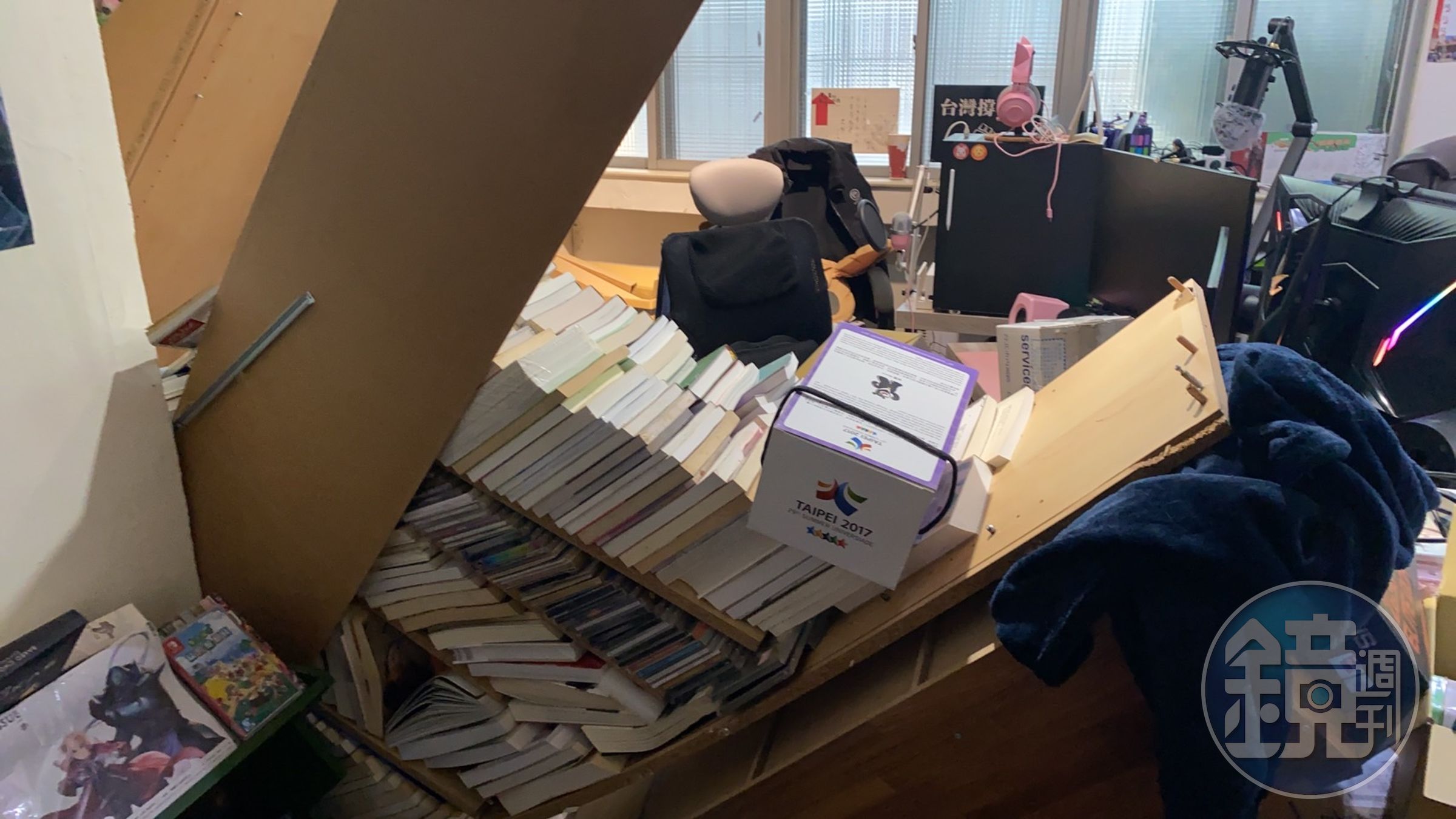 台灣今晨發生劇烈地震，許多民眾家中物品都傾倒。（讀者提供）