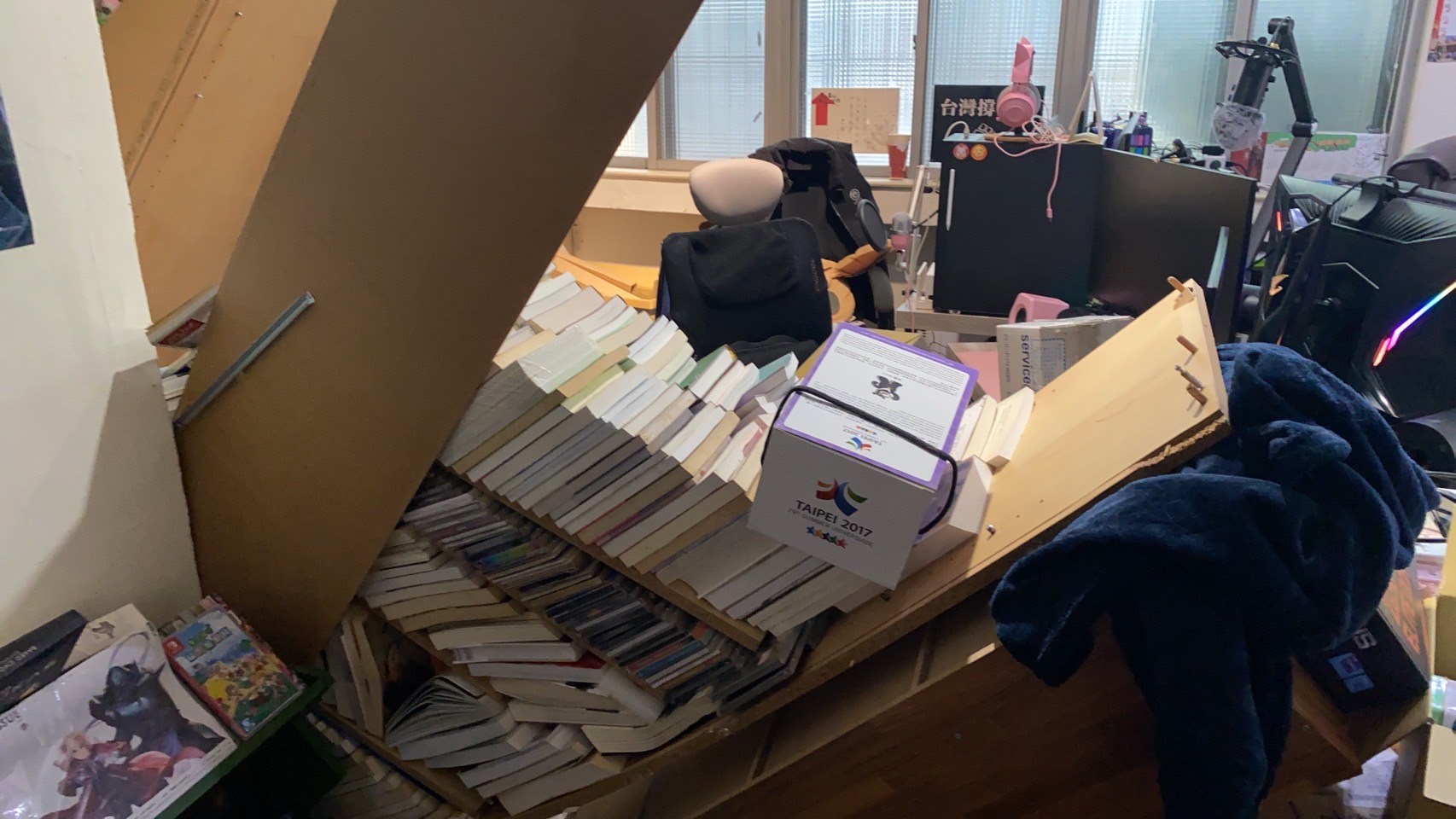 台灣今晨發生劇烈地震，許多民眾家中物品都傾倒。（讀者提供）