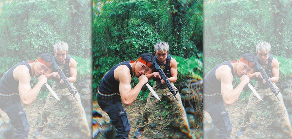 周靄宏新歌〈越戰老兵〉MV，邀來孫安佐（右後）合體當野戰部隊戰士。（周靄宏提供）