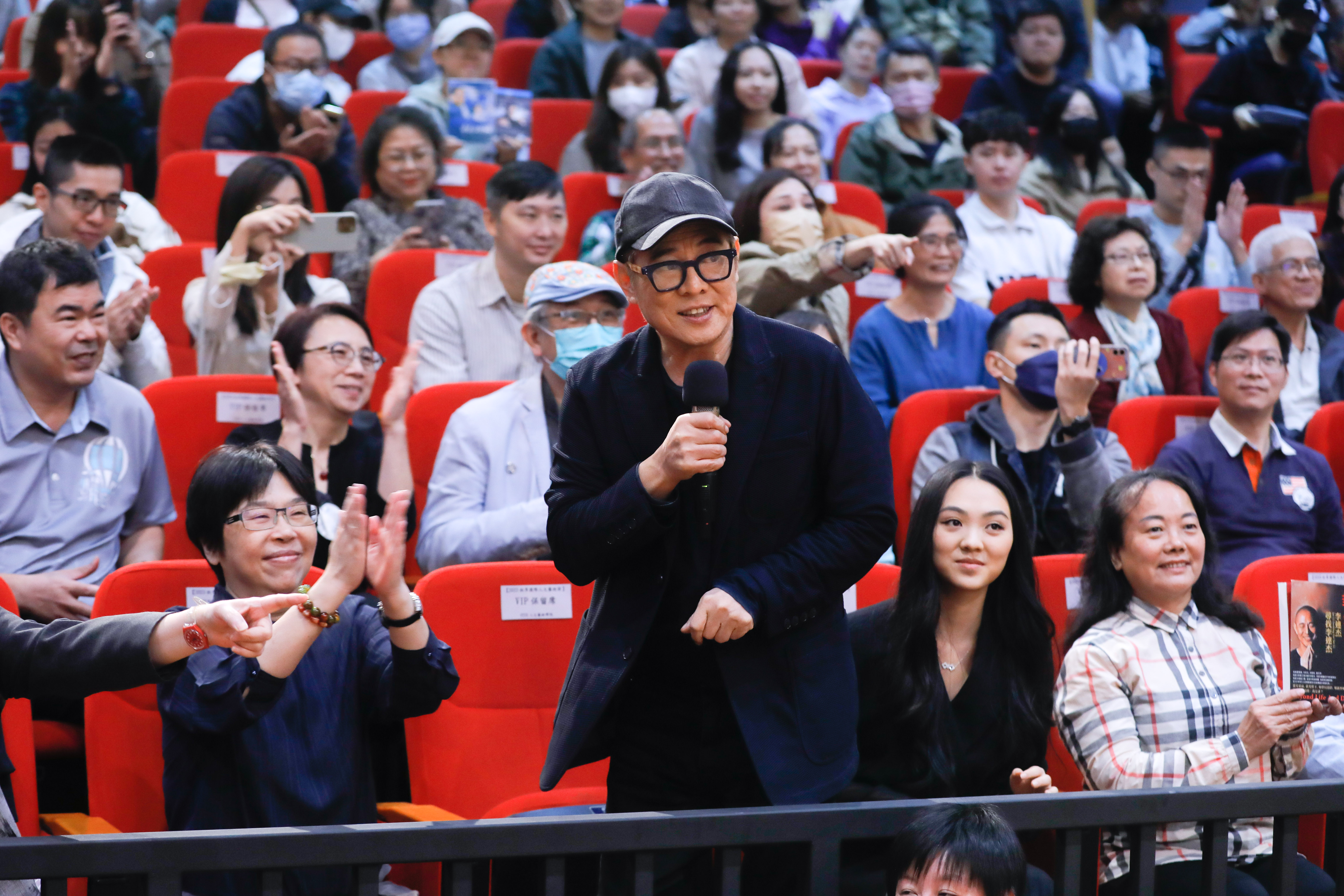 從南亞大海嘯逃過一劫，李連杰頓悟生死有命，就離秦始皇也改不不了這規律。