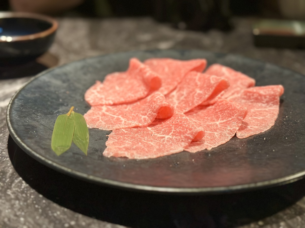 「日本和牛A5鯉魚管燒肉片」屬於風味濃厚的赤身肉。