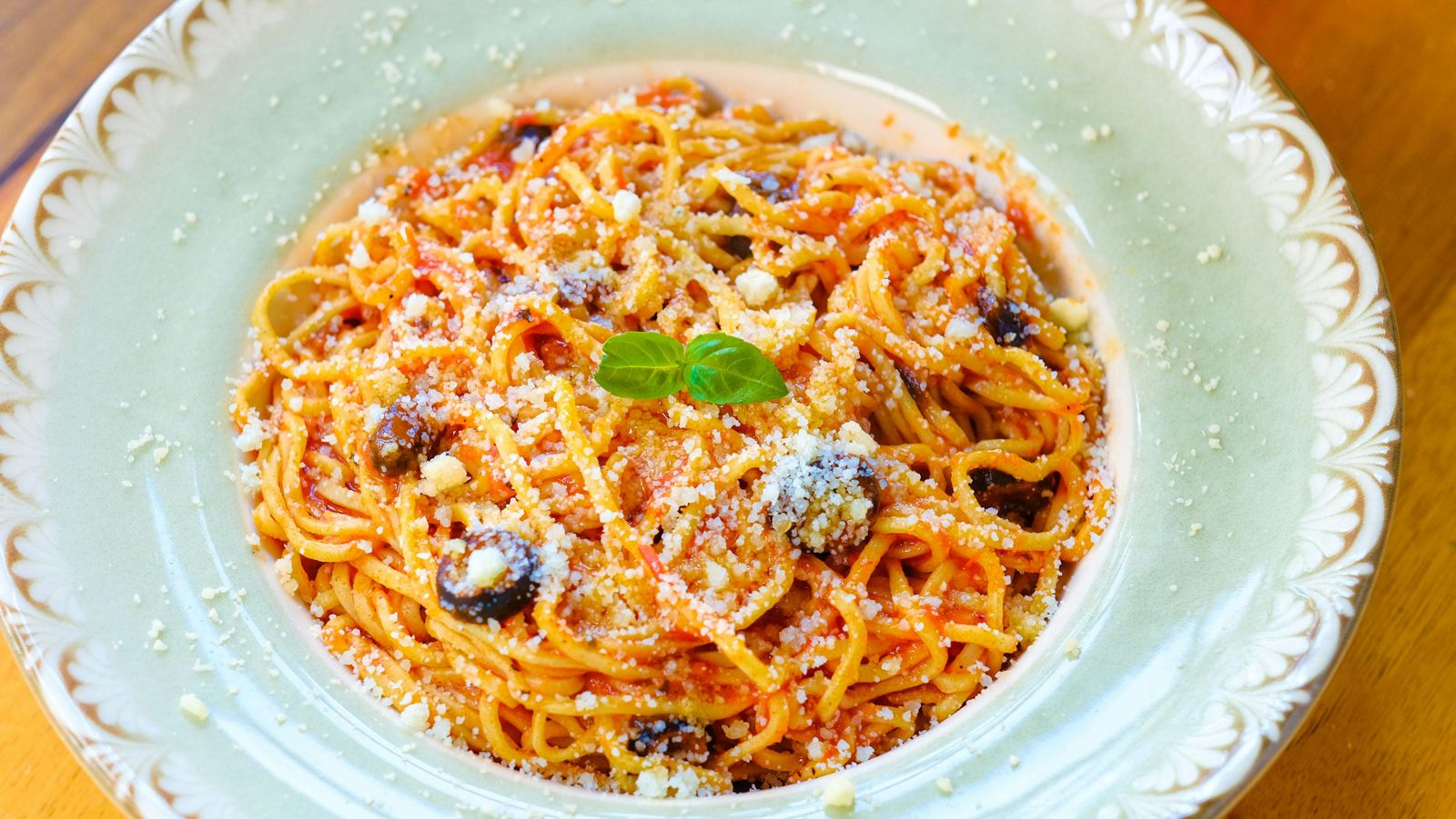 實況主用餐掉名牌包!店家稱「商業機密」拒給監視器 總公司發5聲明火速解約