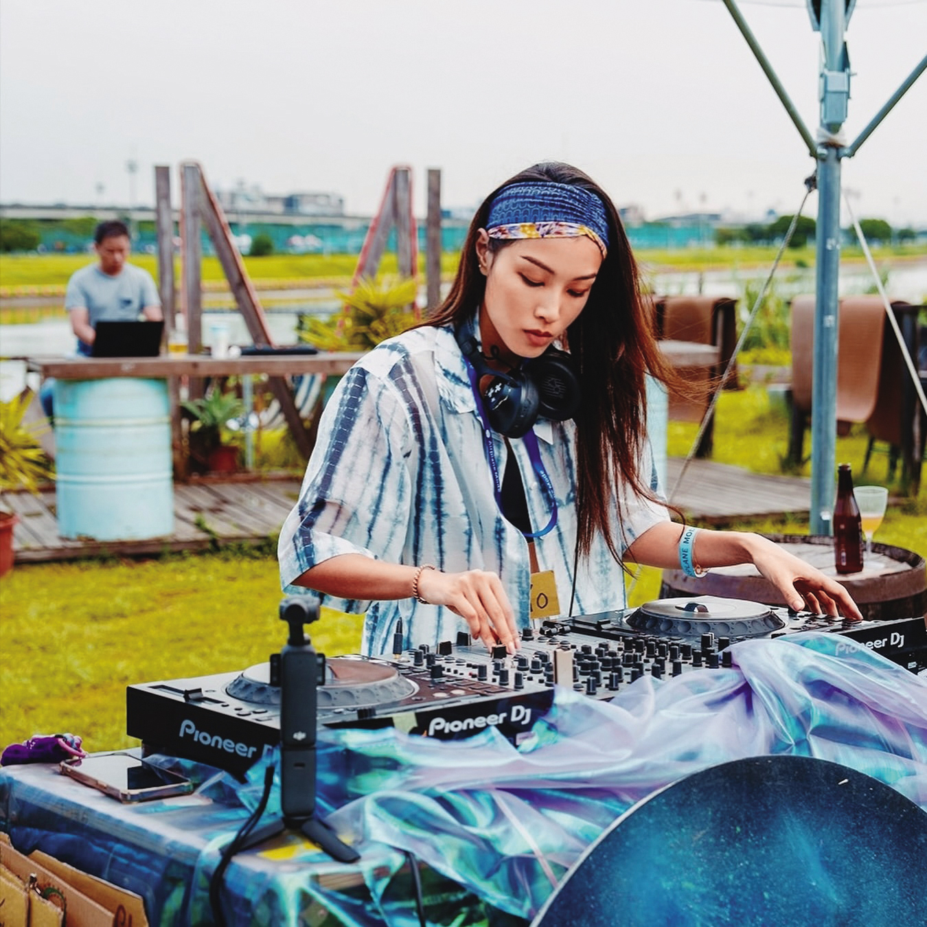 游宇潼日前受邀在戶外派對上擔任DJ。（翻攝自游宇潼IG）
