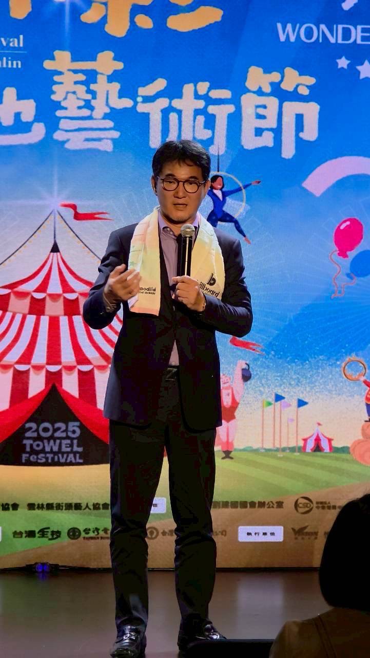 立委劉建國促成毛巾科技協會此次與四大重要企業／團體完成合作意向媒合，現場進行MOU簽署儀式。（雲林縣毛巾產業科技發展協會提供）