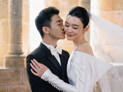 何猷君法國大婚,超模妻奚夢瑤今天曬絕美婚紗照。(翻攝自奚夢瑤微博)