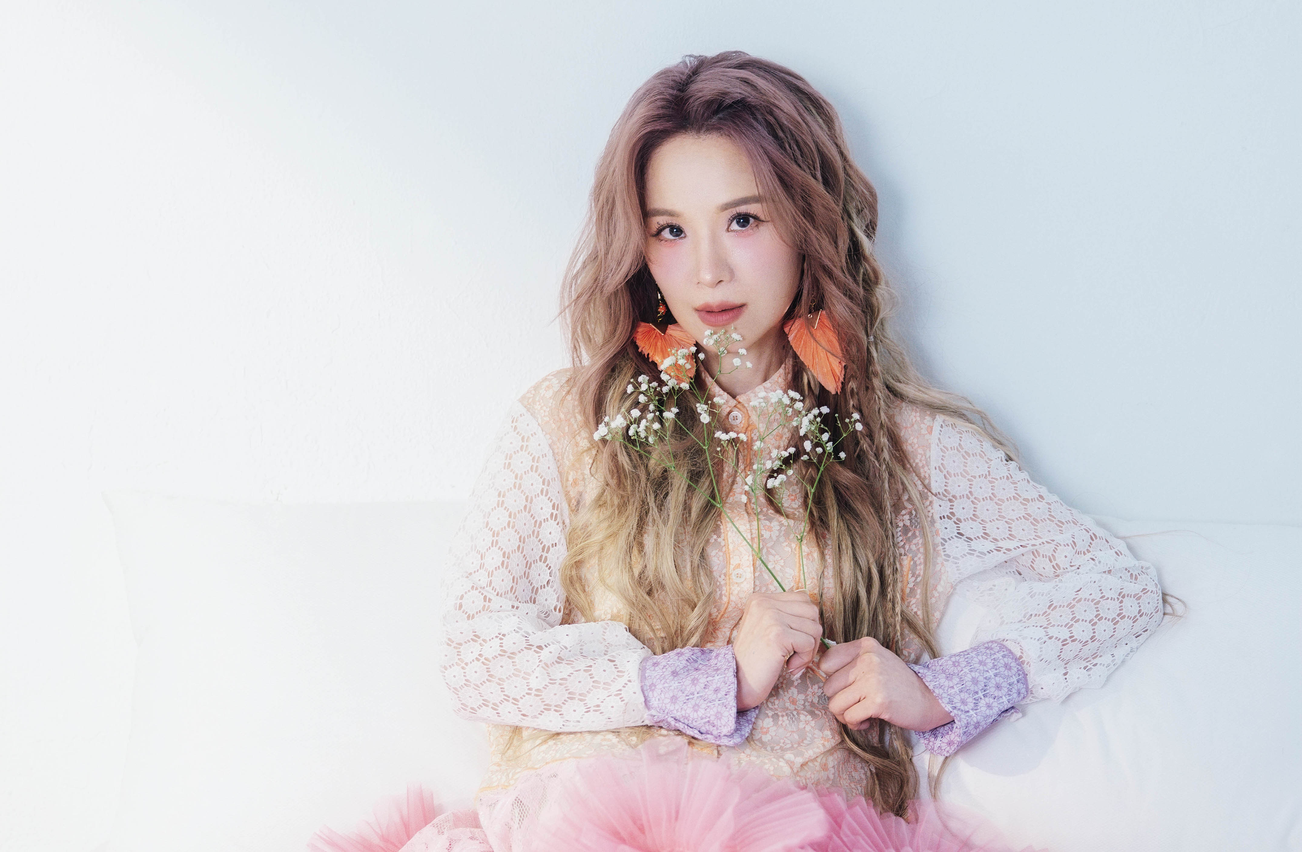 Sunny陳儀瑾推首張專輯《攏是愛》。（無限願景音樂工作室提供）