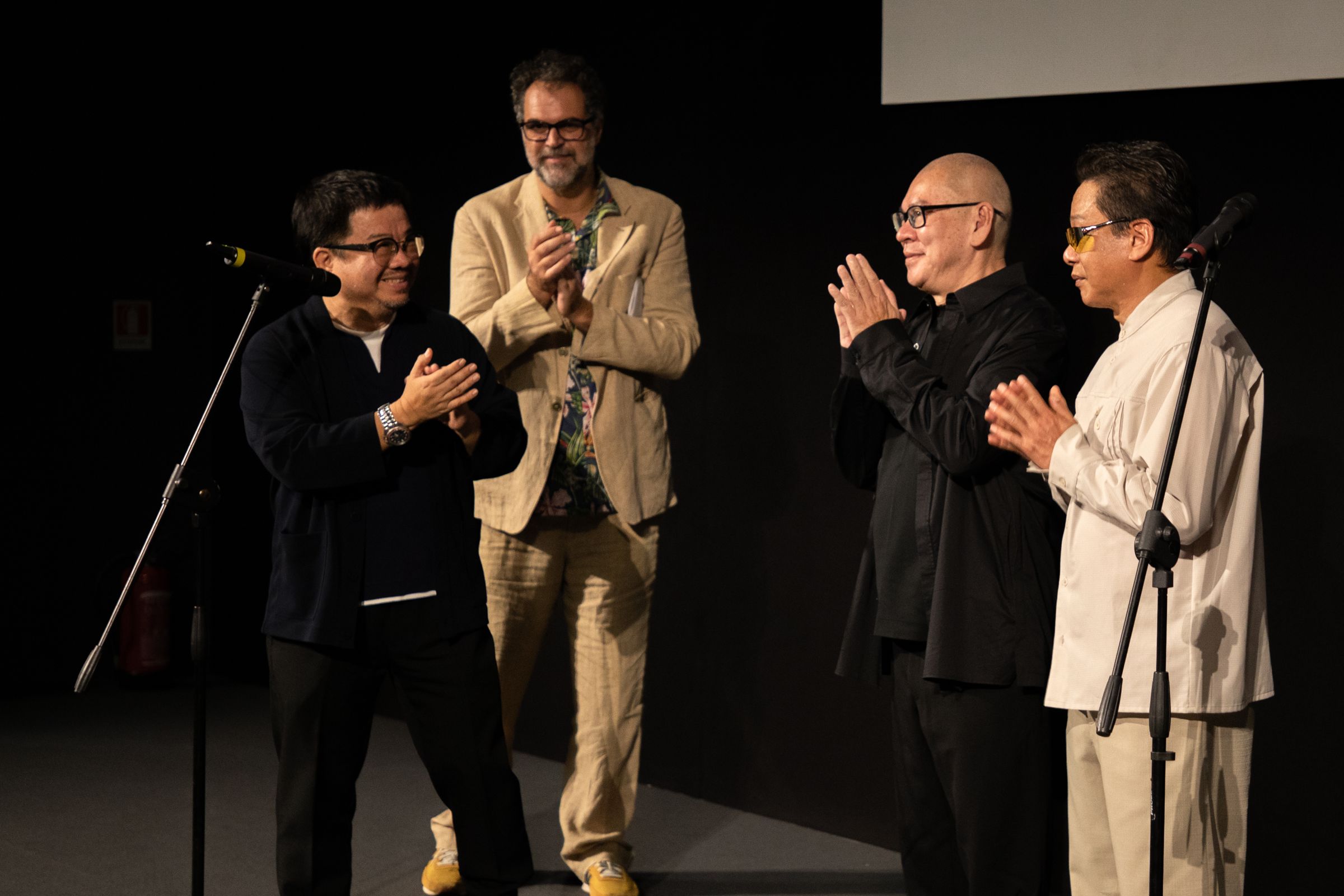 影視聽中心董事長褚明仁（左1）與導演蔡明亮（右2）、演員李康生（右一）出席《愛情萬歲》4K數位修復版世界首映活動。（國家影視聽中心提供）