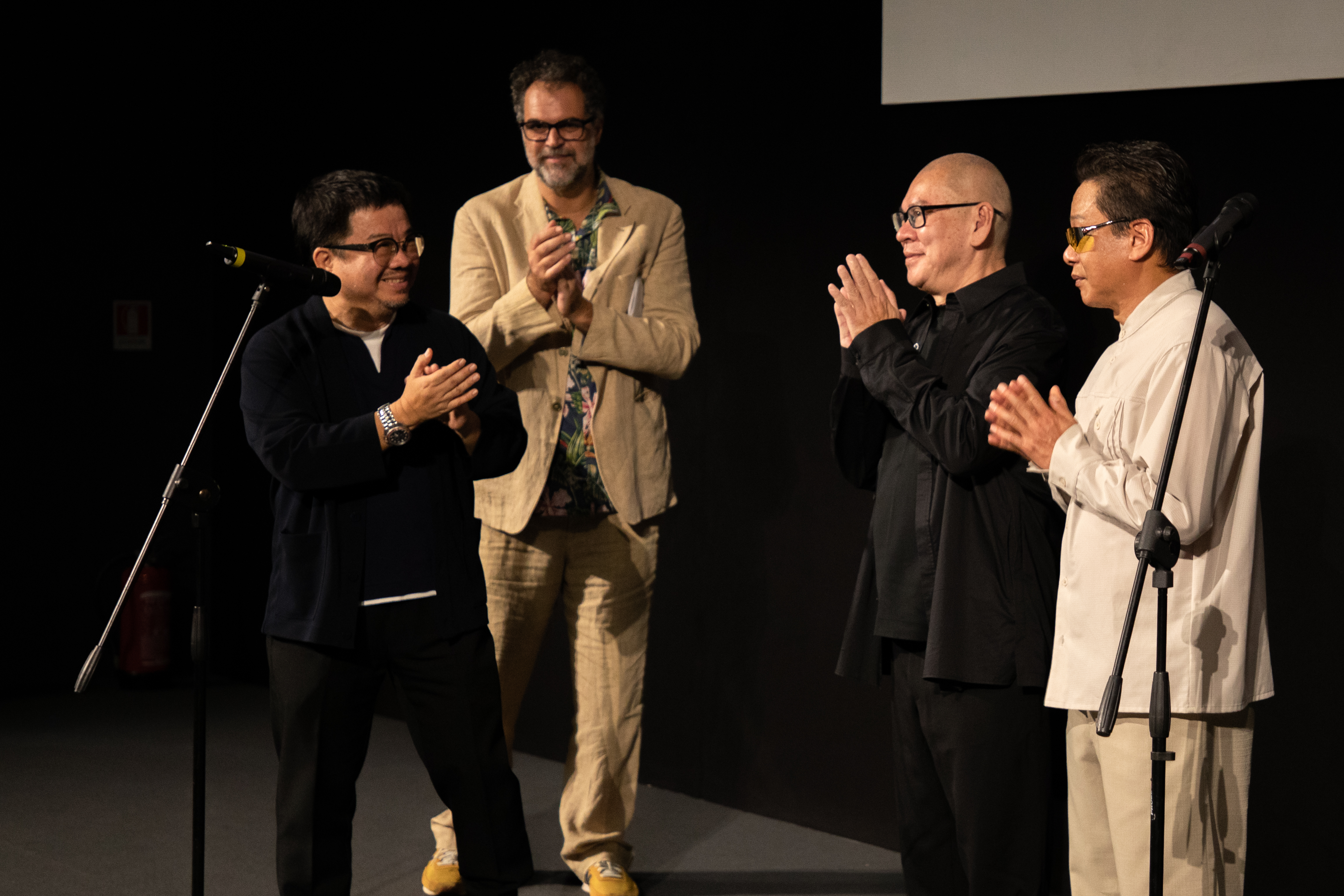 影視聽中心董事長褚明仁(左1)與導演蔡明亮(右2)、演員李康生(右一)出席《愛情萬歲》4K數位修復版世界首映活動。(國家影視聽中心提供)