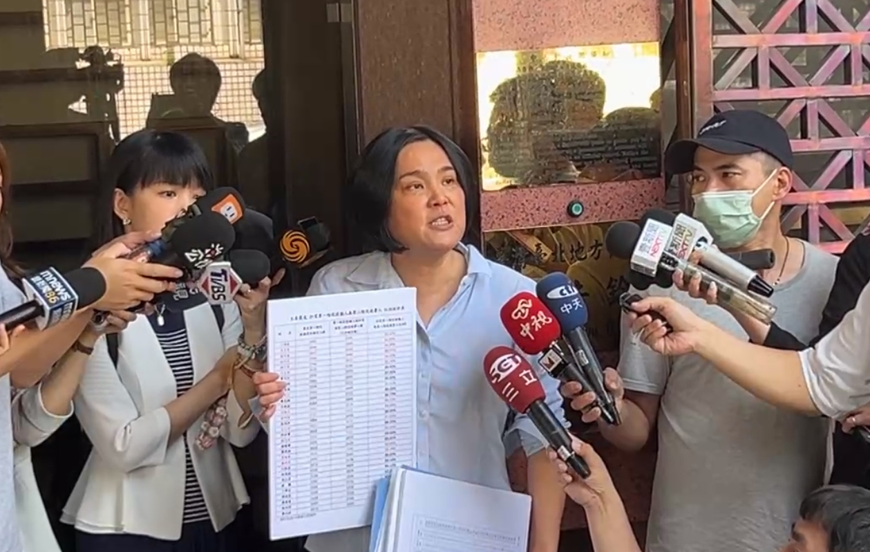 陳玉珍上午赴北檢，代表藍營提告罷免團體，呼籲檢調啟動偵辦。（翻攝自國民黨立法院黨團）