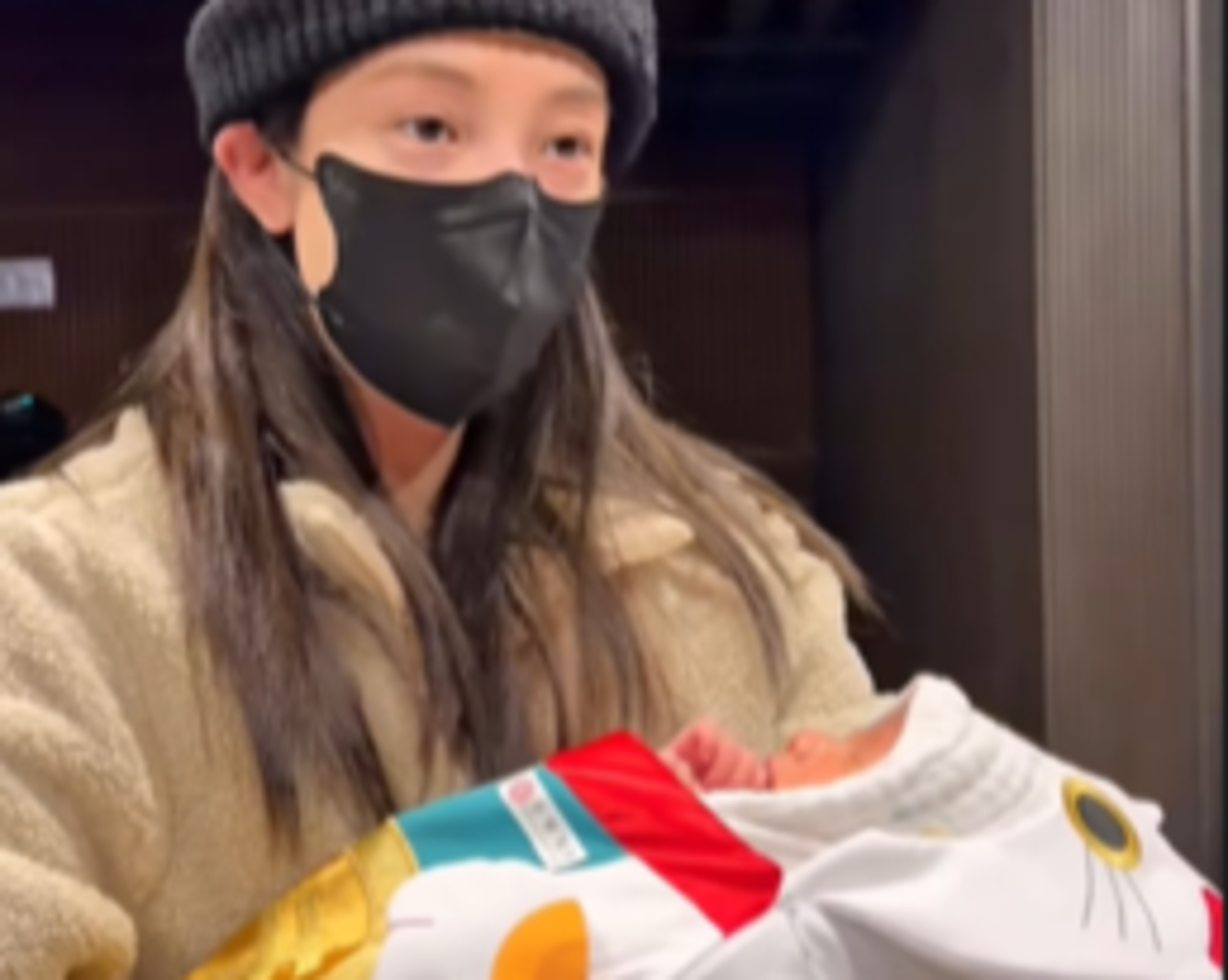 愛雅升格當新手媽拍影片道出心聲。(翻攝自社群)