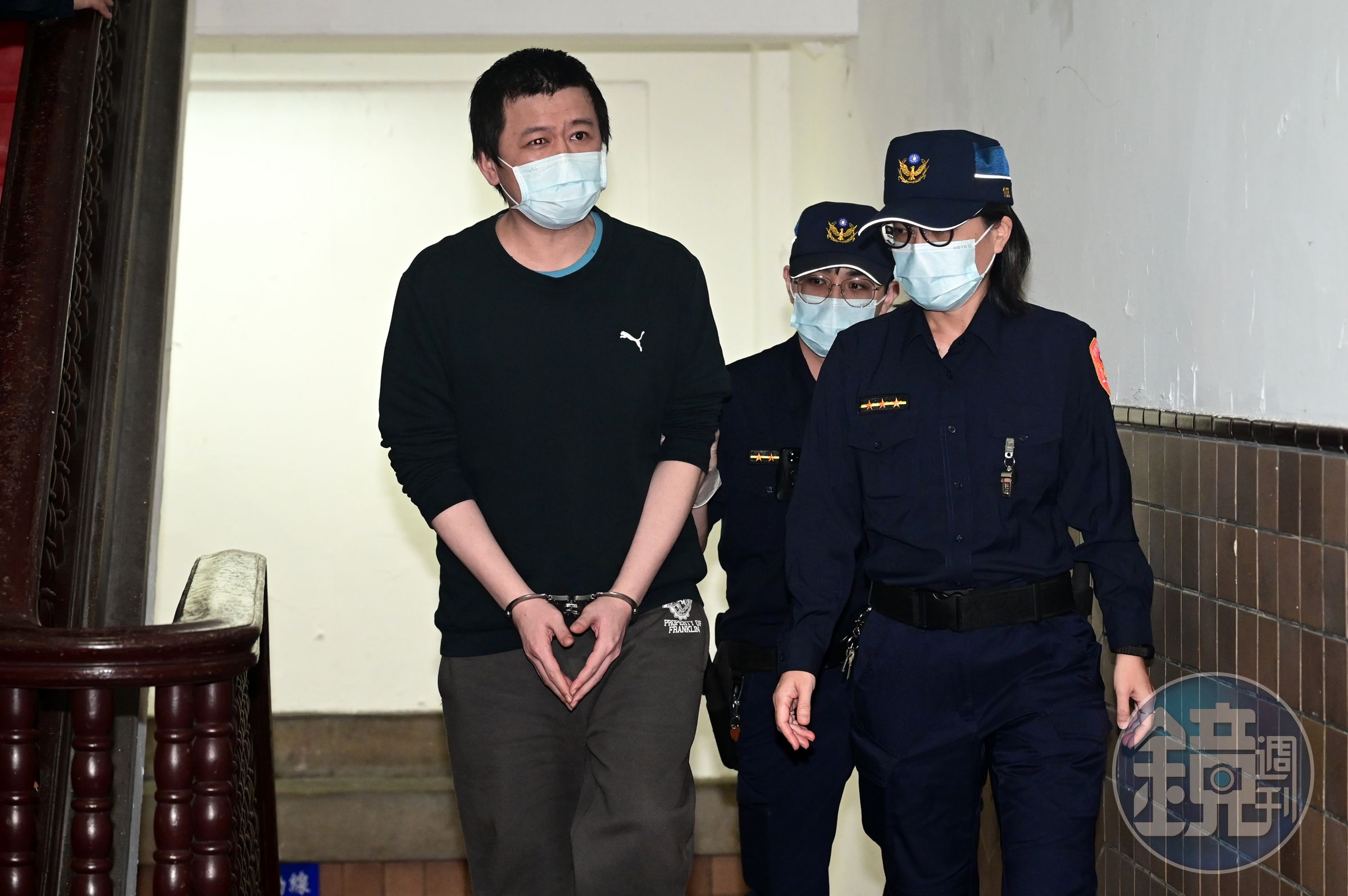 國安會祕書長吳釗燮擔任外交部長時的祕書何仁傑出庭大喊「我沒有做過」。