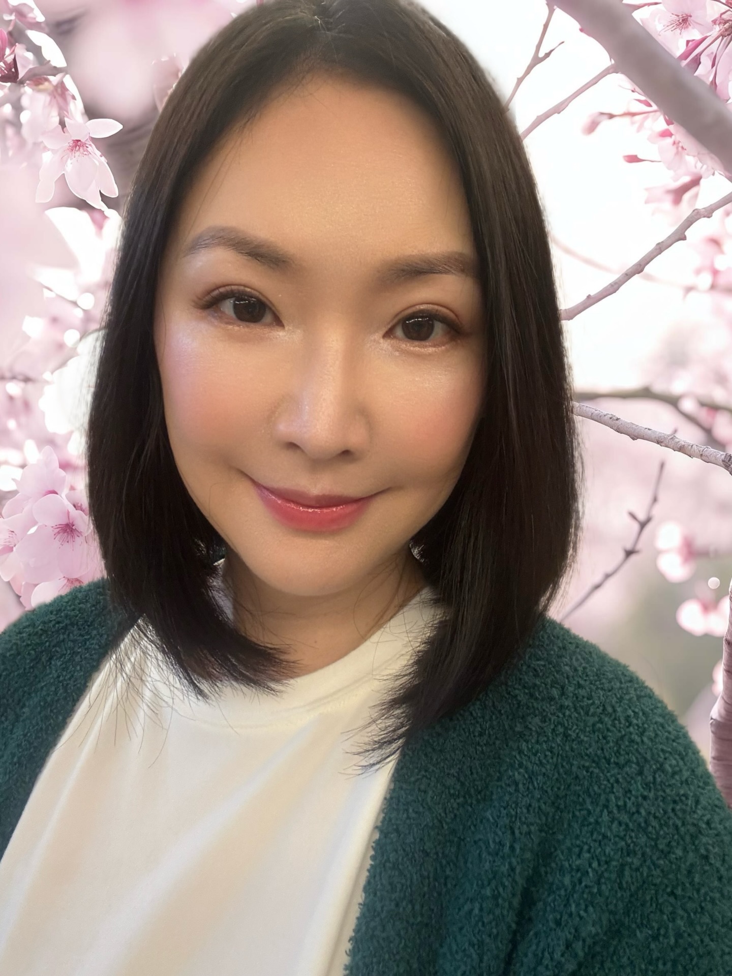 王俐人因吹風機直播隱約露點掀起話題。（臉書）
