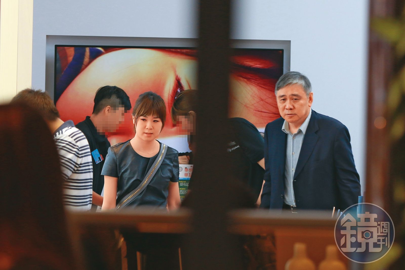 麻衣的前小姑是有百億千金之稱的的王思涵（左三）。右一為王文洋