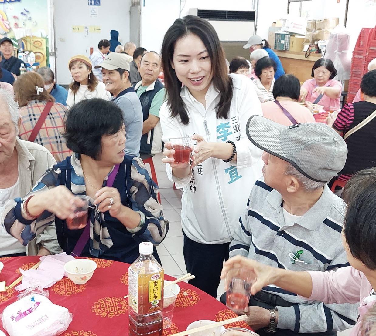 李有宜去年落選後，持續深耕地方。（翻攝自臉書@李有宜）