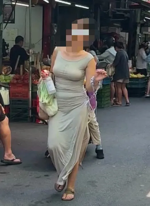 鄭女被民眾目擊多次持酒精罐朝陌生人噴灑。