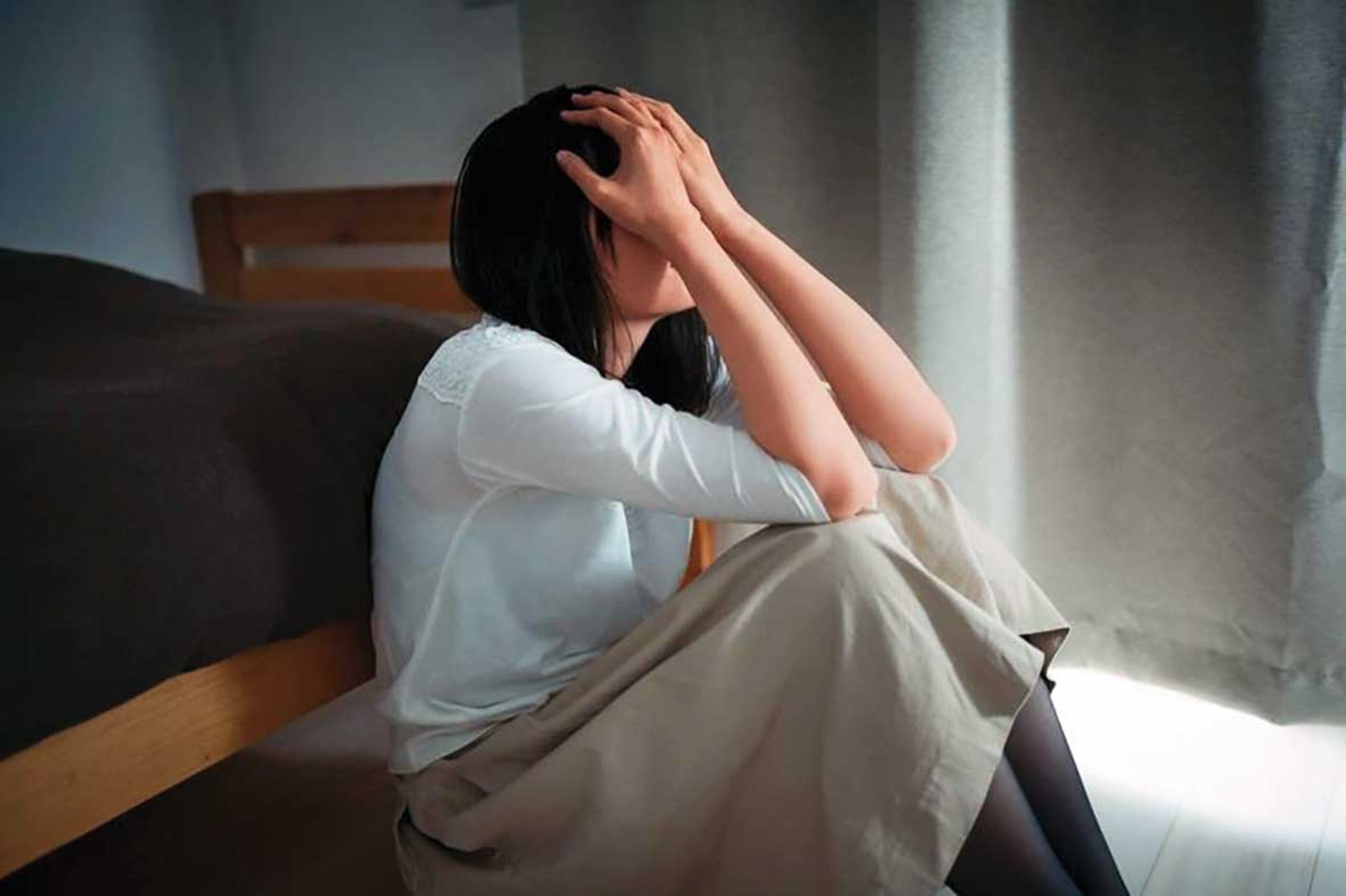 小美當晚驚慌失措,經親友安撫勸說,對男主管提出申訴。示意畫面,圖非當事人。(pakutaso)
