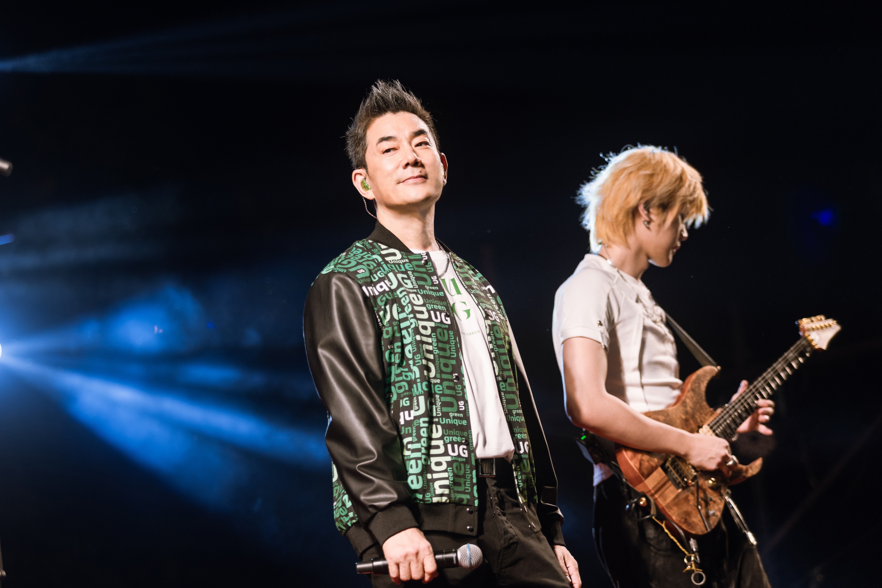 任賢齊壓軸登場嗨唱經典曲，與3萬觀眾合唱掀高潮。（相信音樂提供）