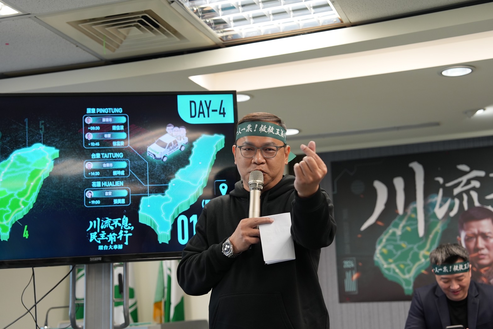 王義川宣傳8日將啟動的環台大車掃活動。（搶救王義川行動主辦單位提供）