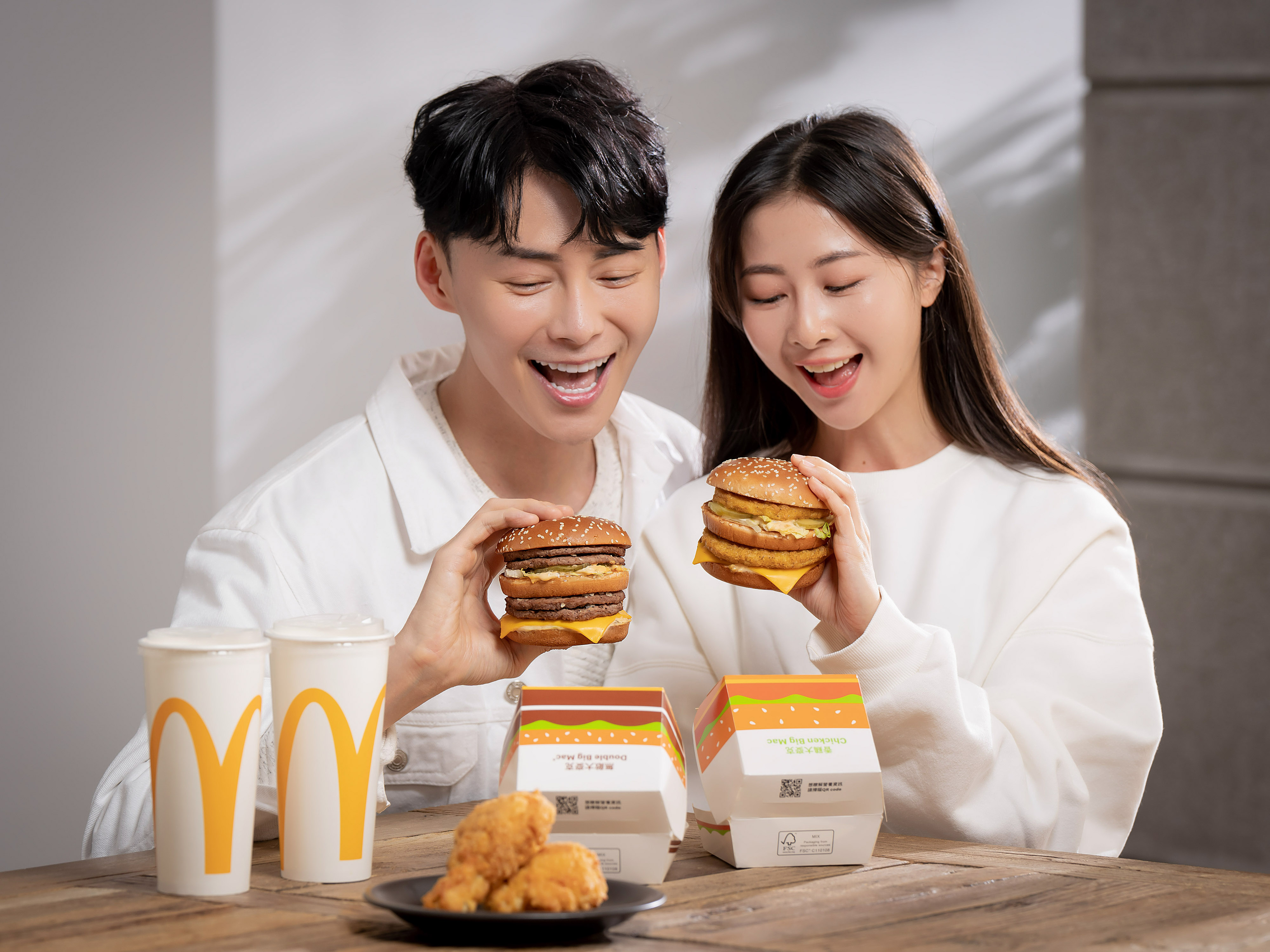 2/28起「無敵大麥克」、「香鷄大麥克」堅強產品陣容限期回歸 2024全民創造「麥克瘋」就有機會獲得限量「大麥克麥克風」