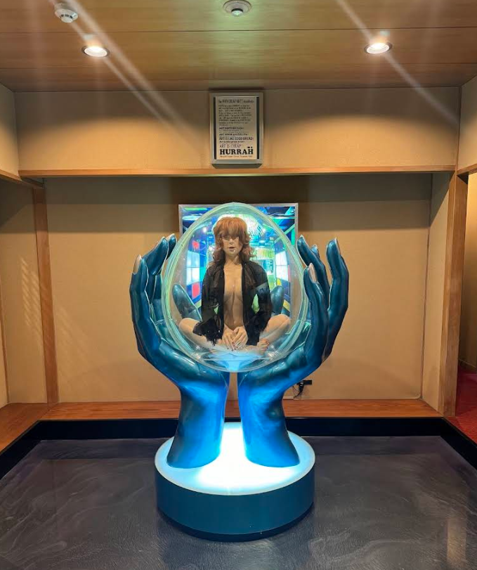 一進館內就能看到這尊蠟像迎接遊客。(翻自google照片)