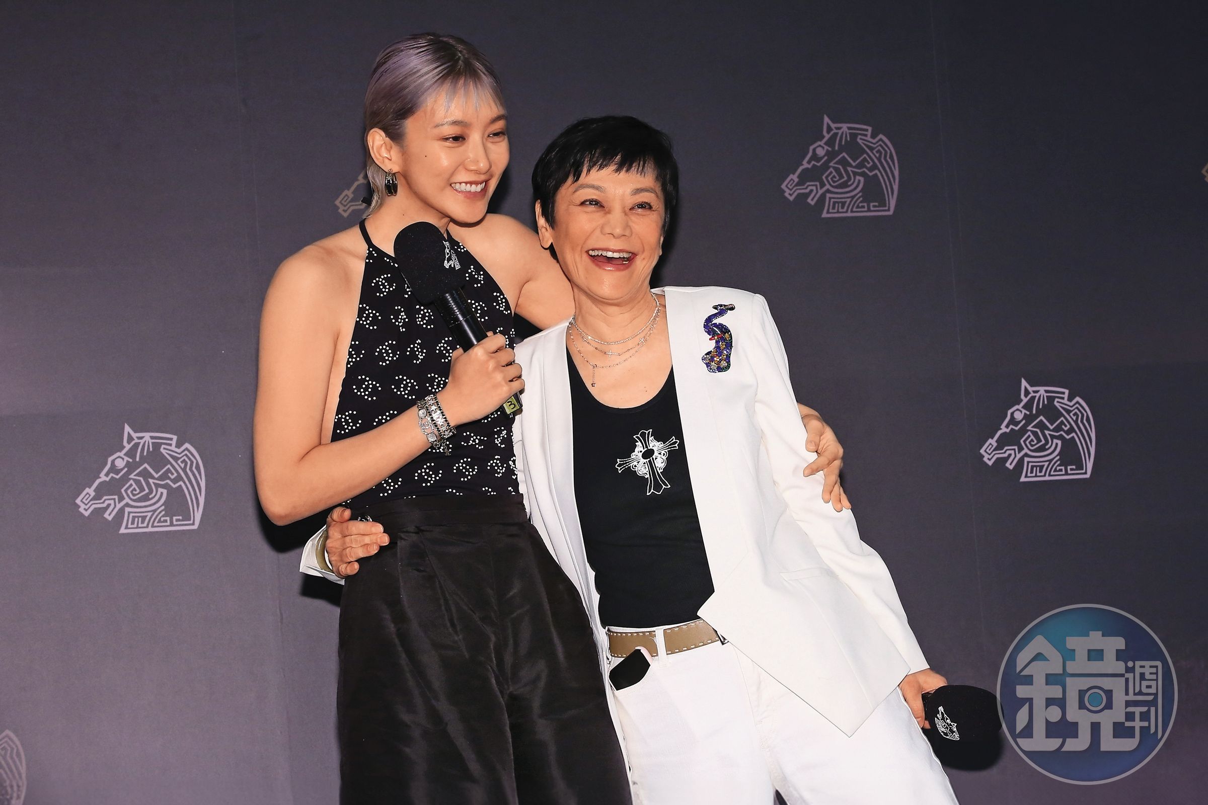 袁澧林(左)有「香港文青女神」之稱,曾因《窄路微塵》一片獲得金馬獎最佳女主角的提名。右為張艾嘉。