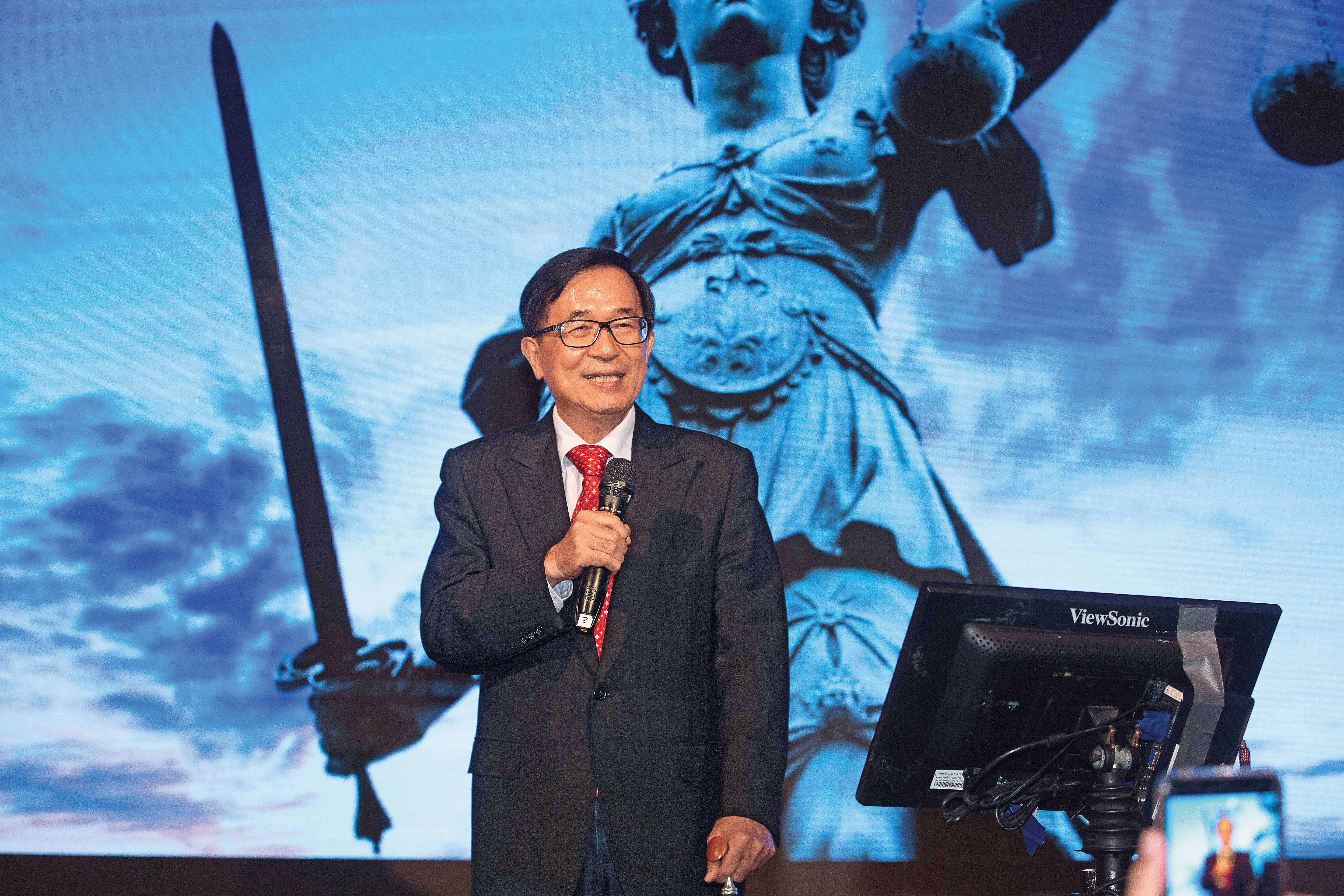 不同於蔡英文的兩度完全執政，阿扁總統的8年也如現今面臨朝小野大的困局，需靠妥協才能有所得。